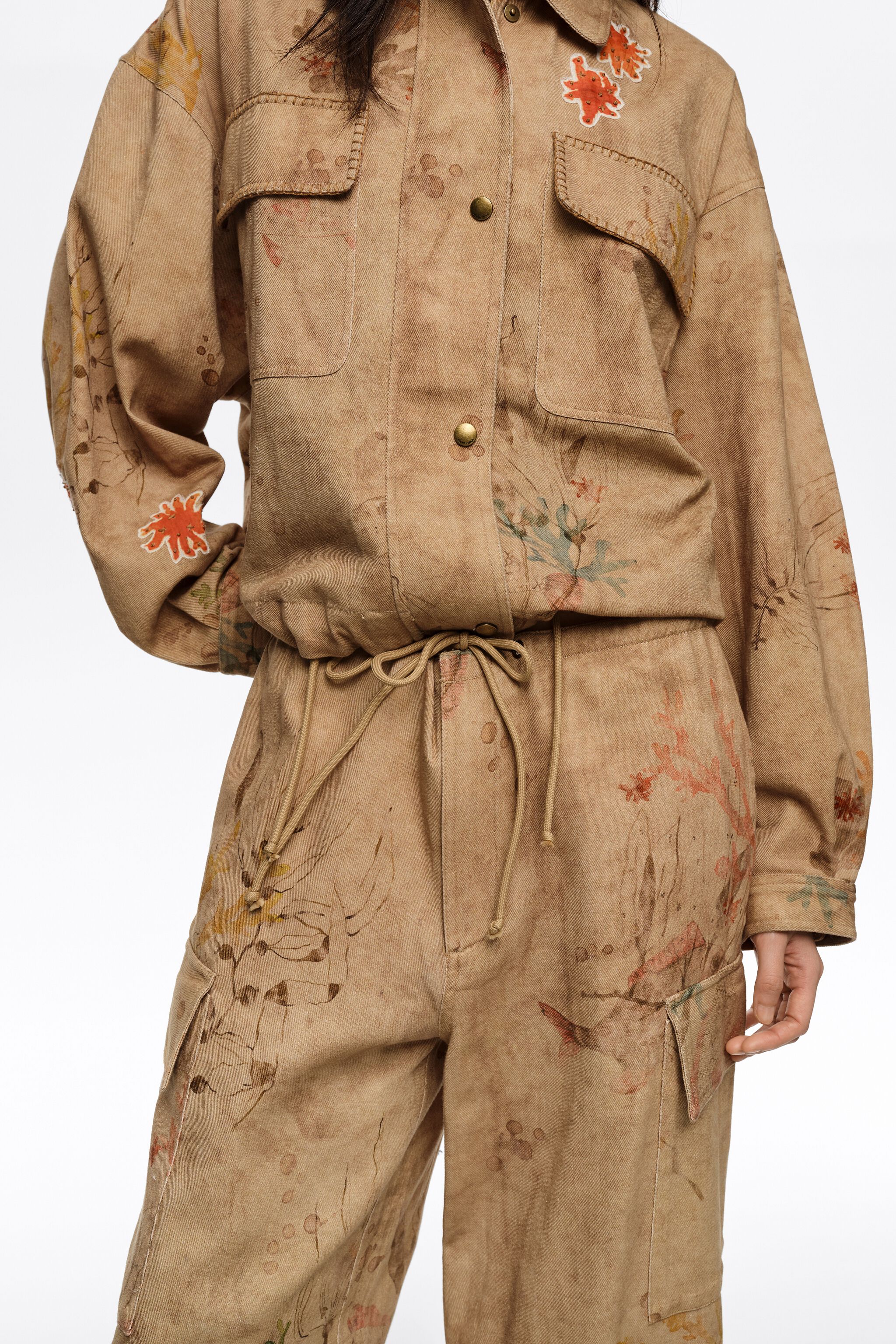 Underwater cargo trousers with stitching and patches