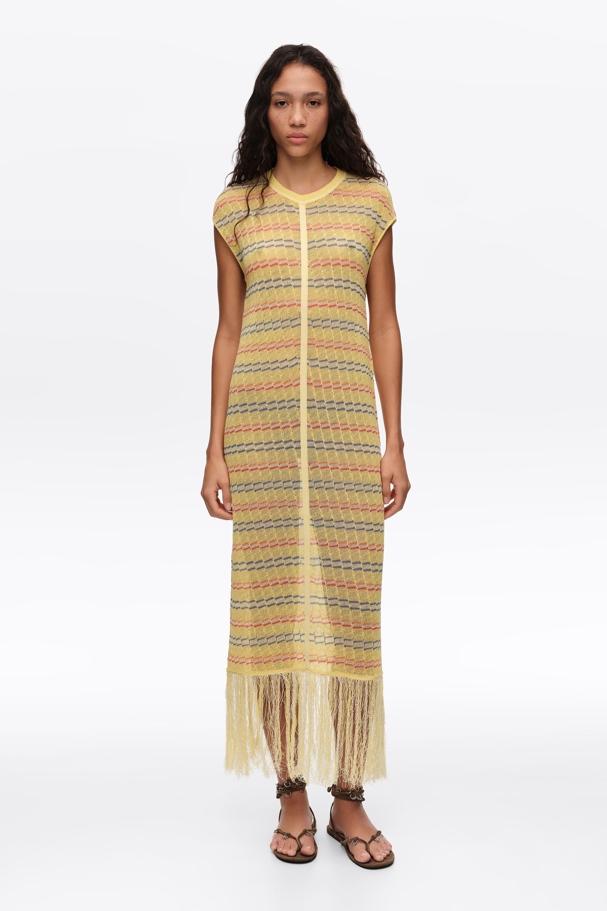 Sleeveless yellow knit dress with fringing