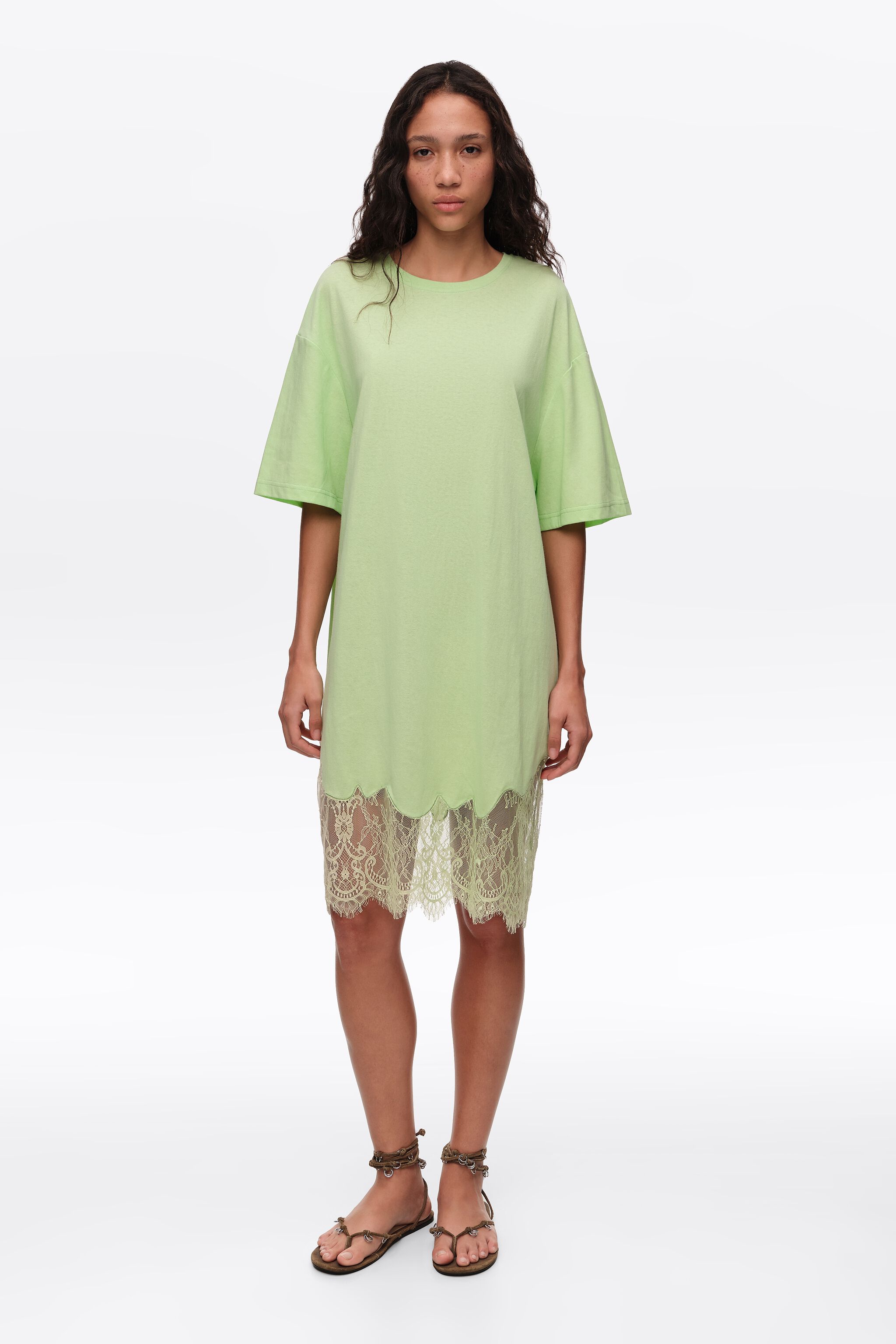 Short apple lace T-shirt dress