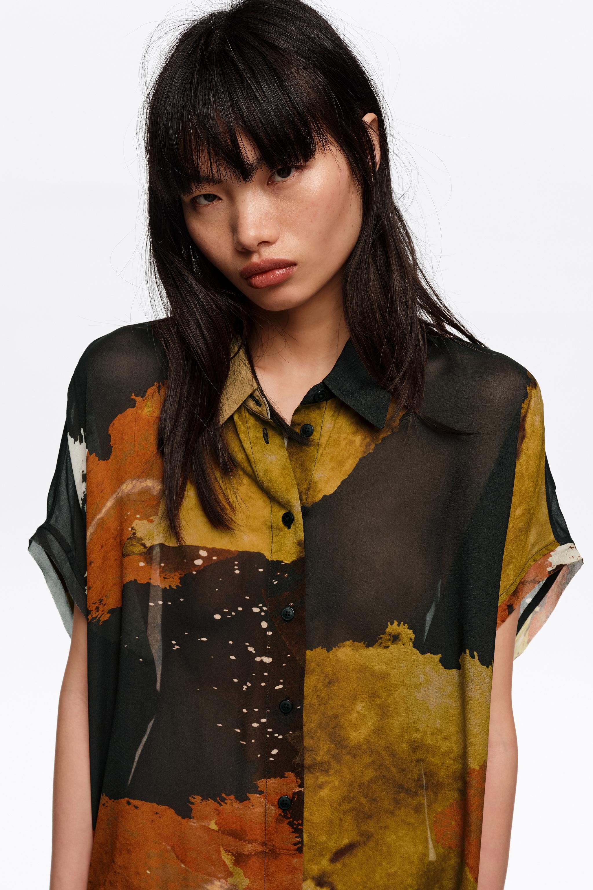 Blot black shirt with flowing sleeves
