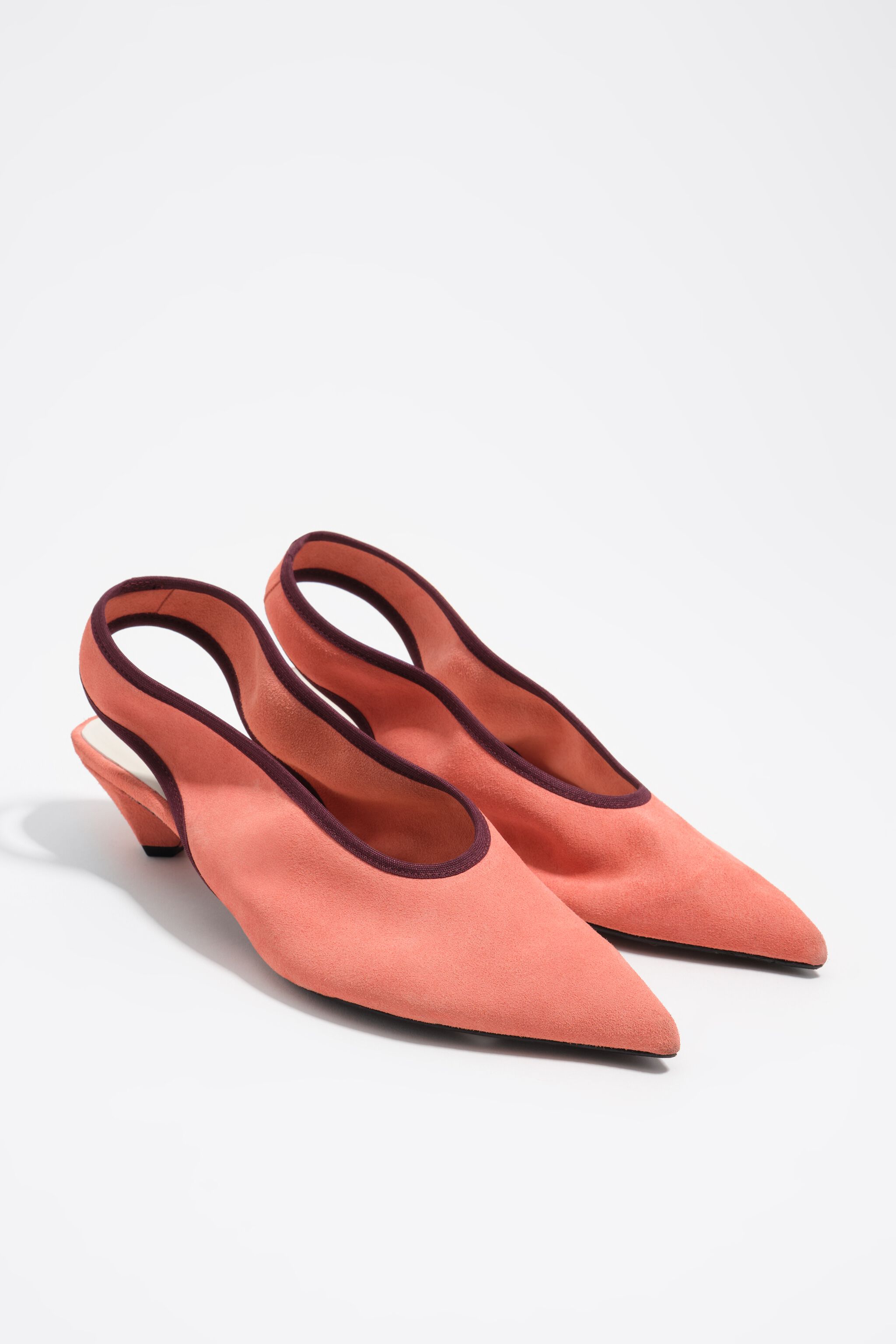 Salmon suede slingback shoe with low heel