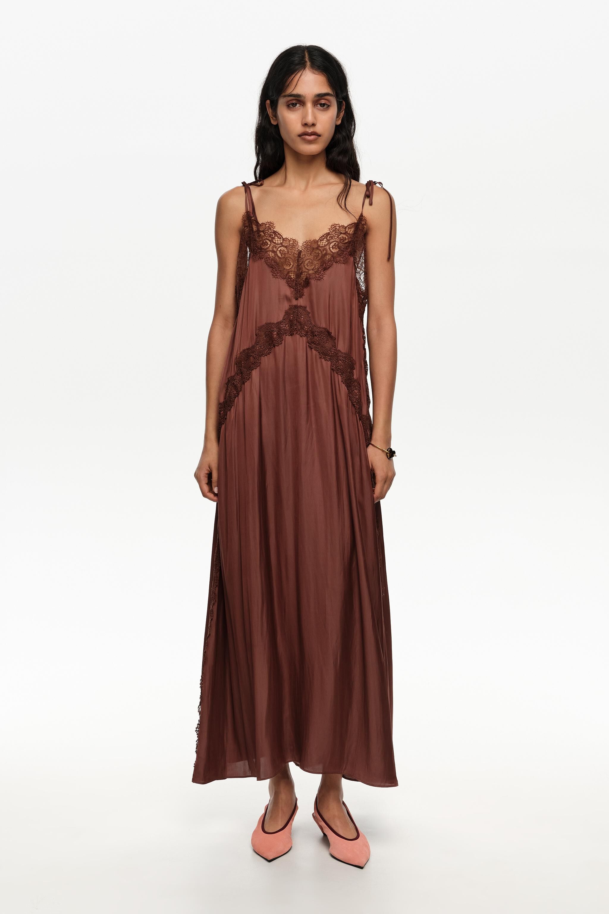 Brown lace fluid dress