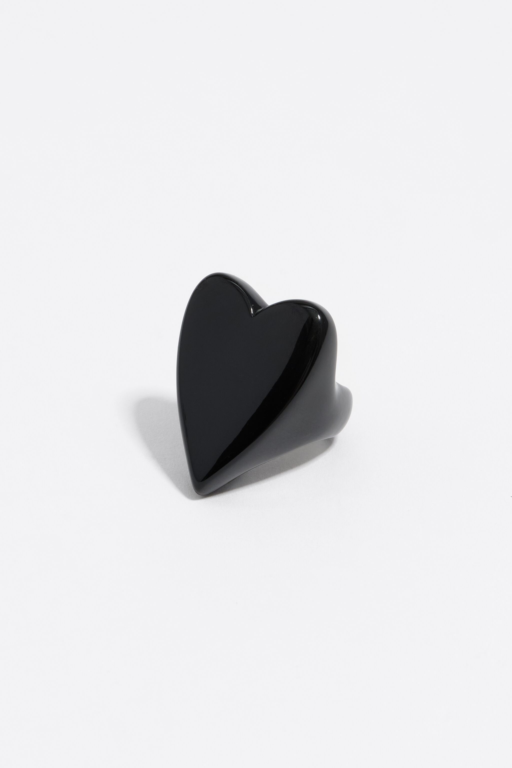 Black heart ring