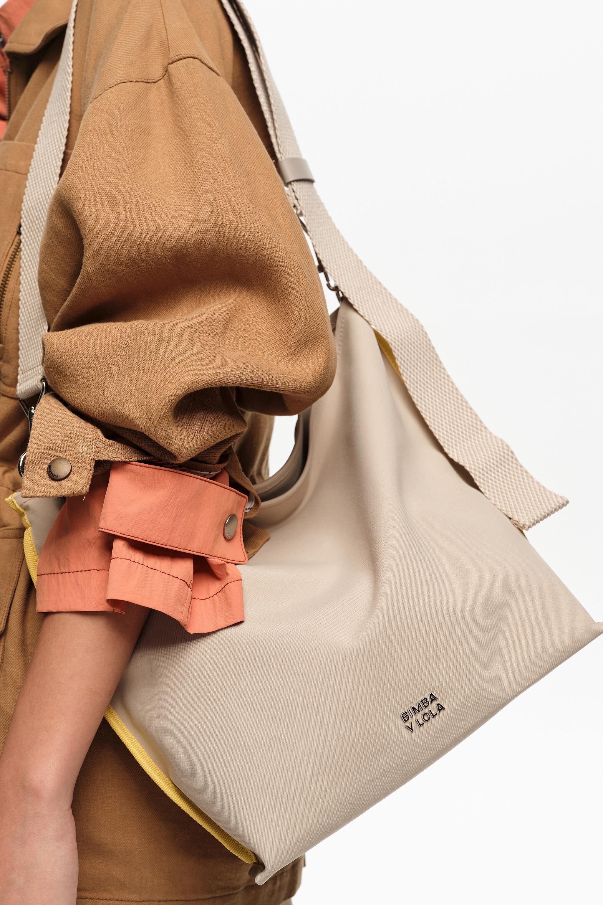 Medium sand gabardine Carlino bag