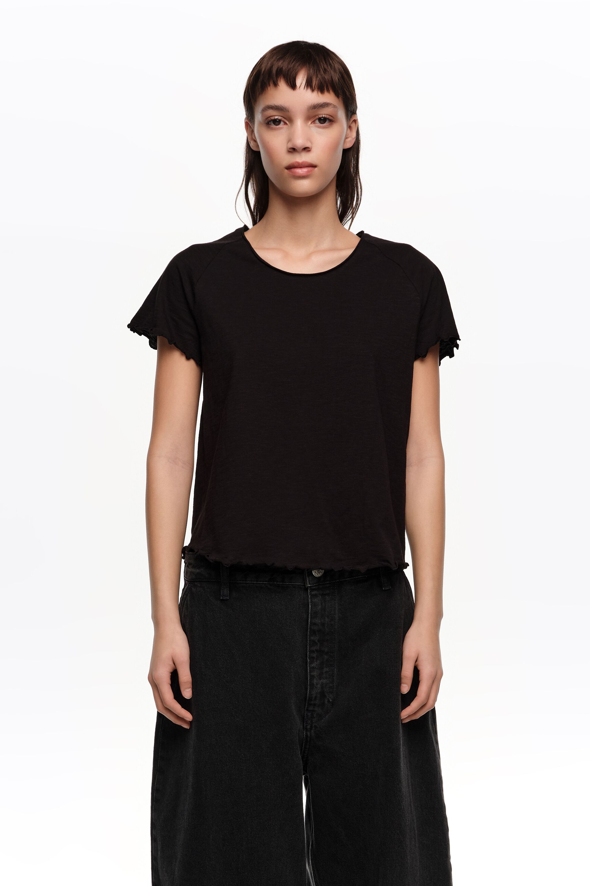 Black fitted raglan sleeve T-shirt