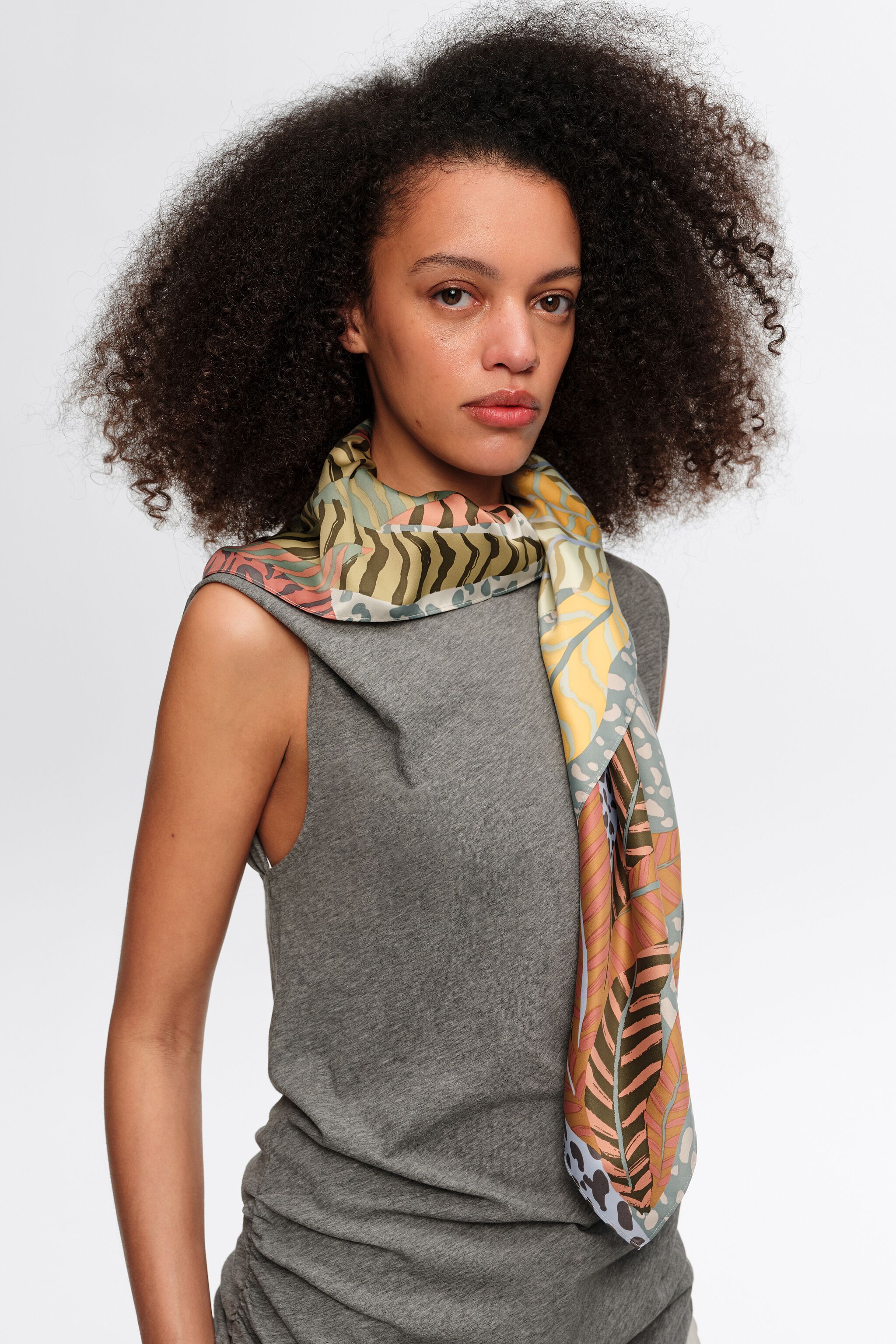 Wild beige scarf