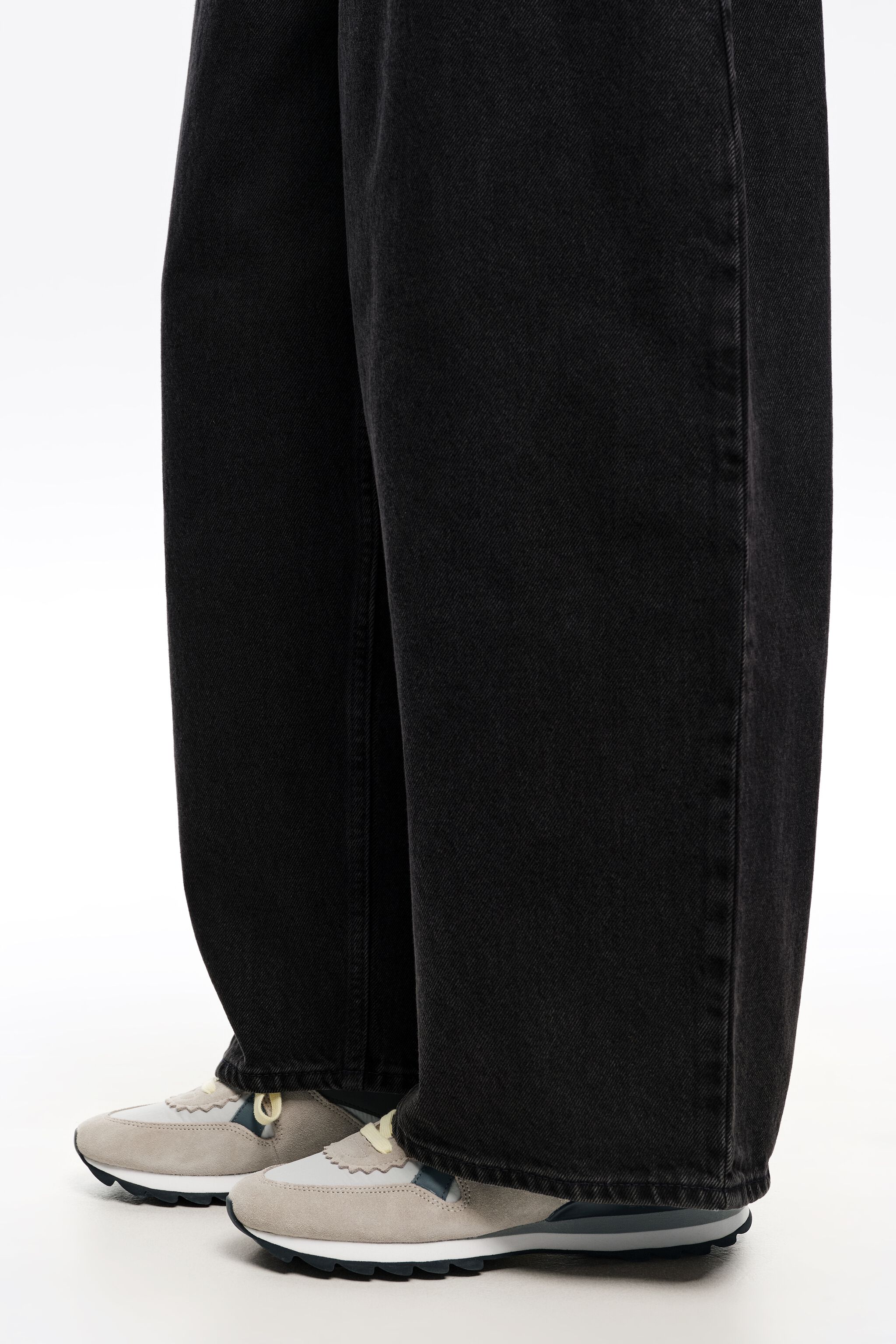 Dark gray suede and nylon 13 19 technical sneaker