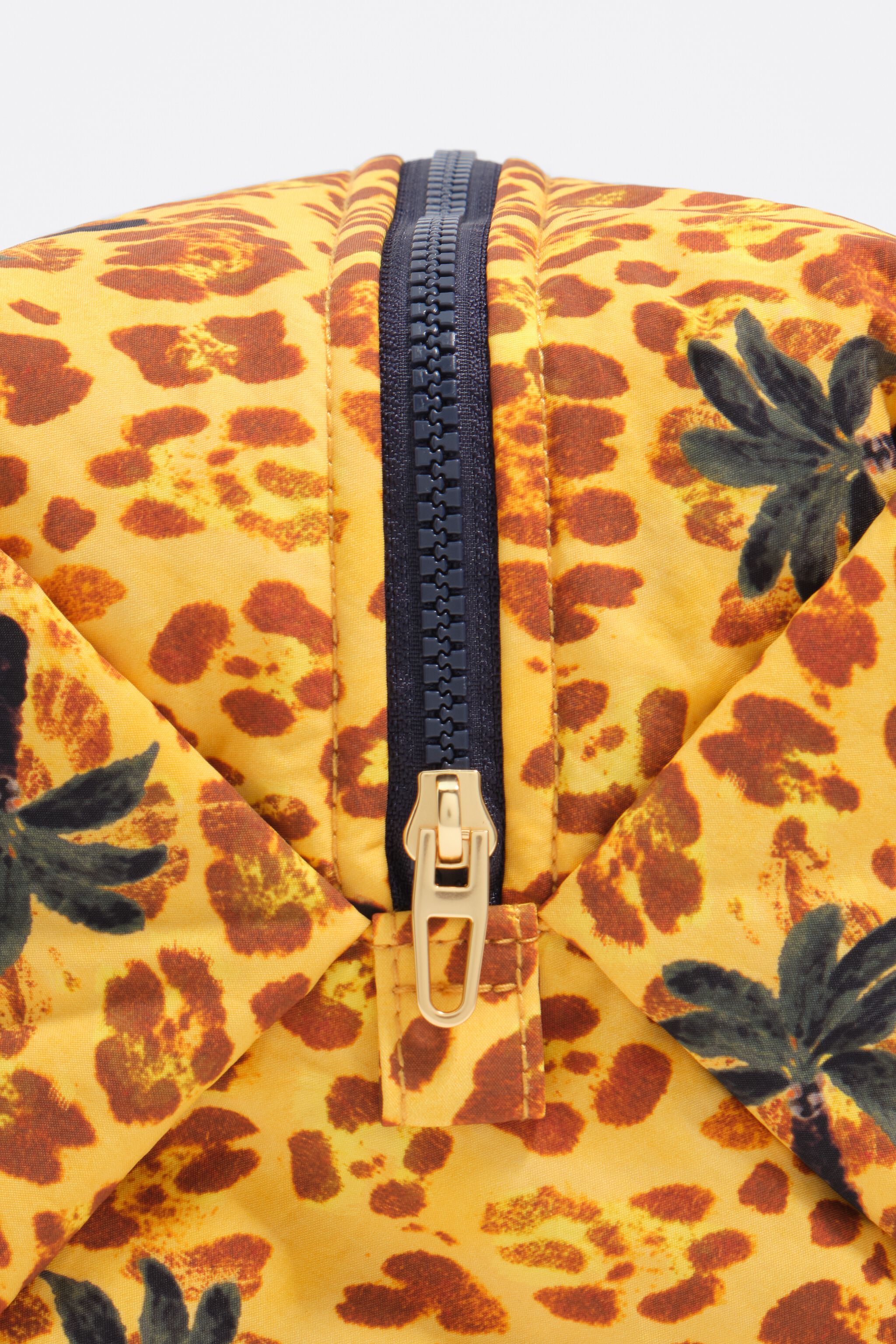 Large yellow Leopard palms nylon make-up case