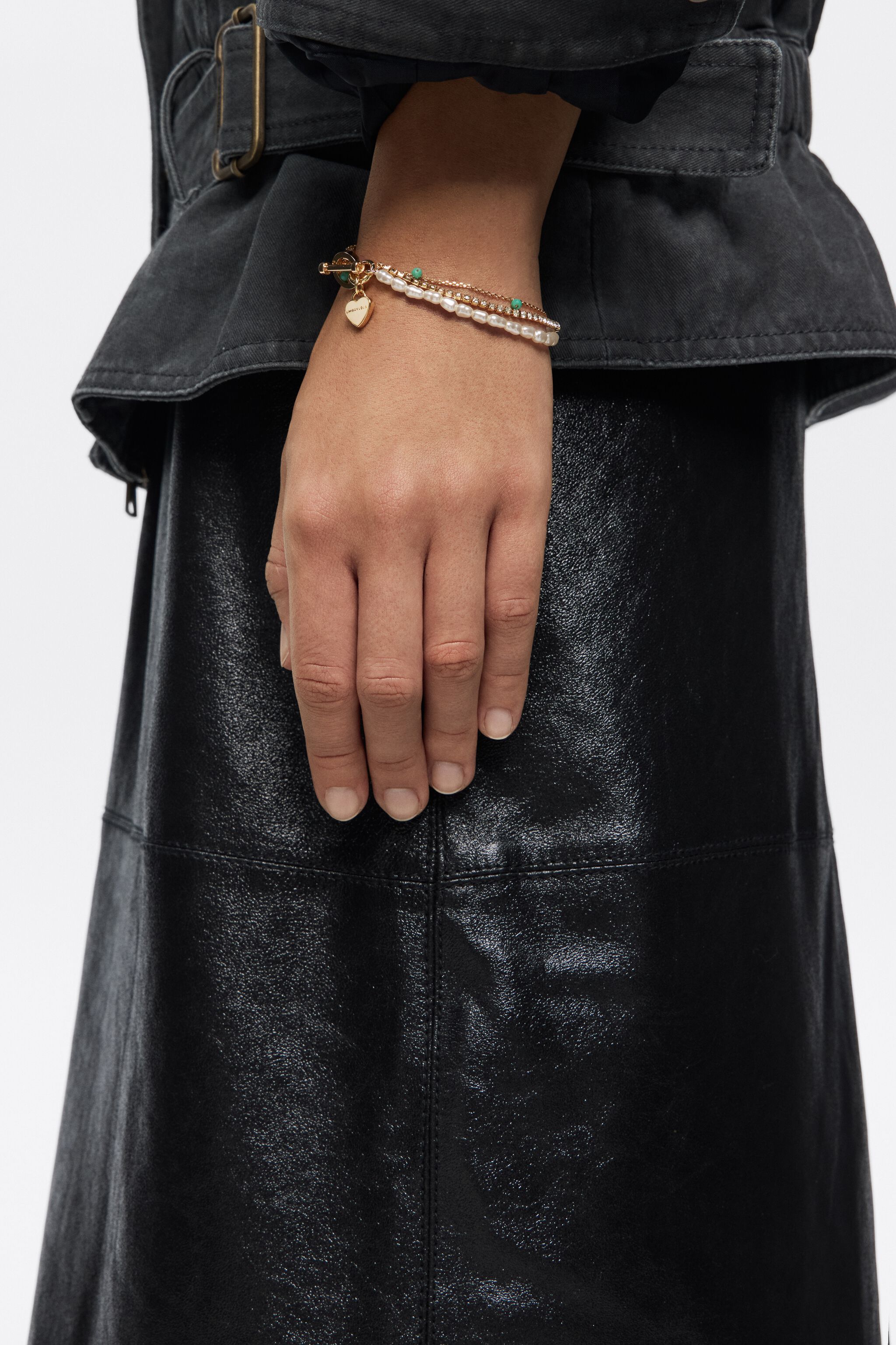 Gold-tone chain and pearl heart logo double-layer bracelet