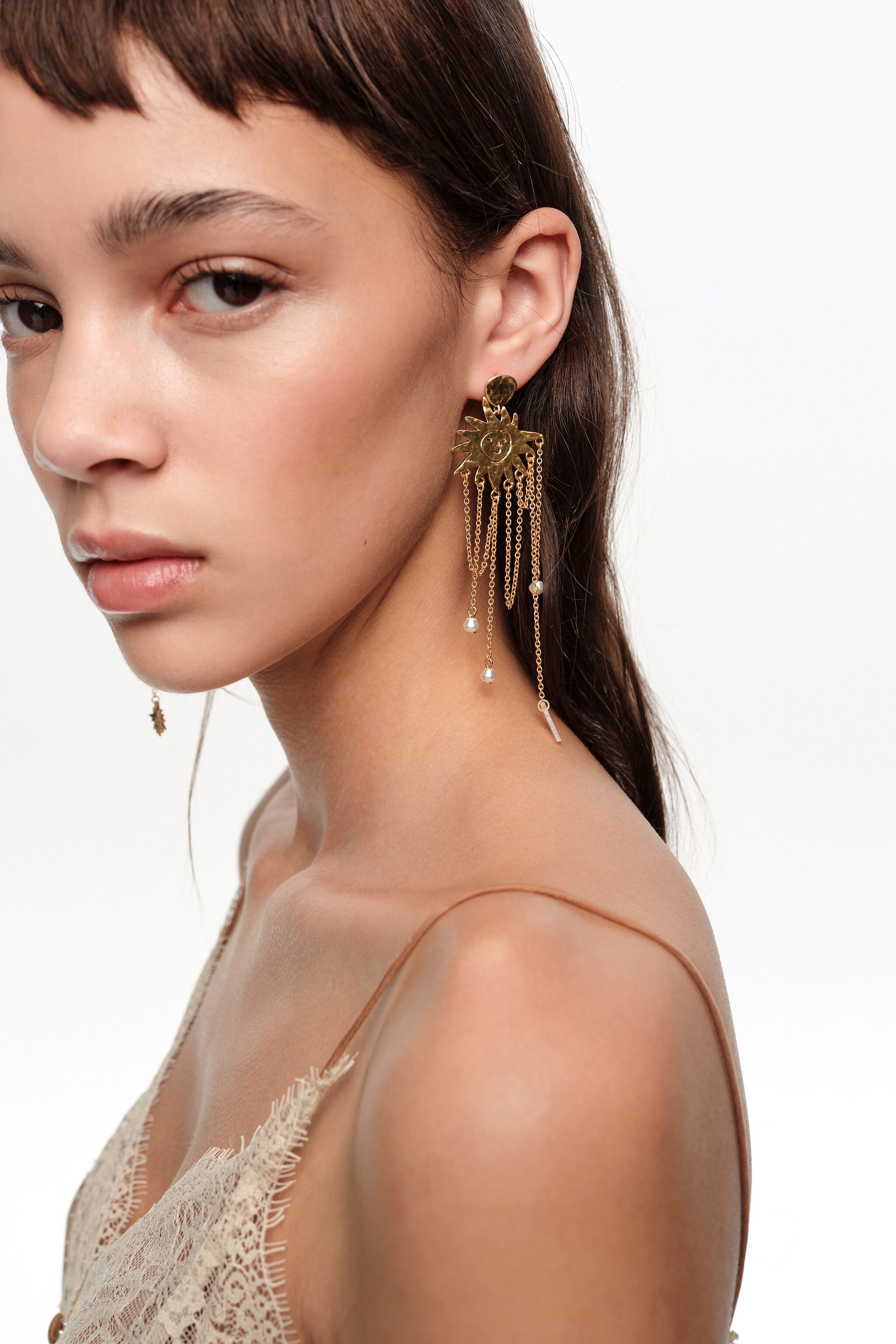 Sun earrings with brushed gold chains