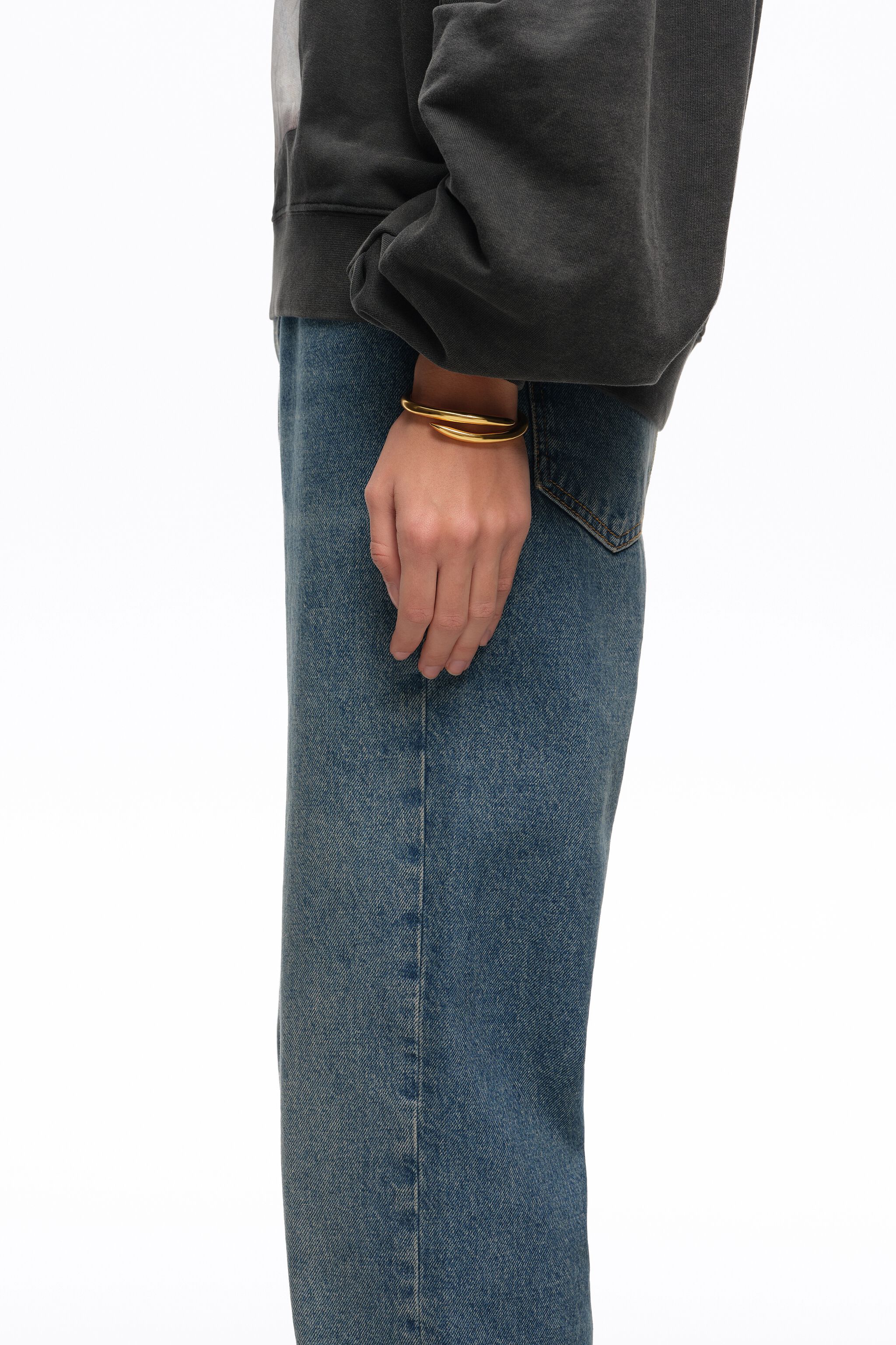 Matte gold criss-cross bracelet