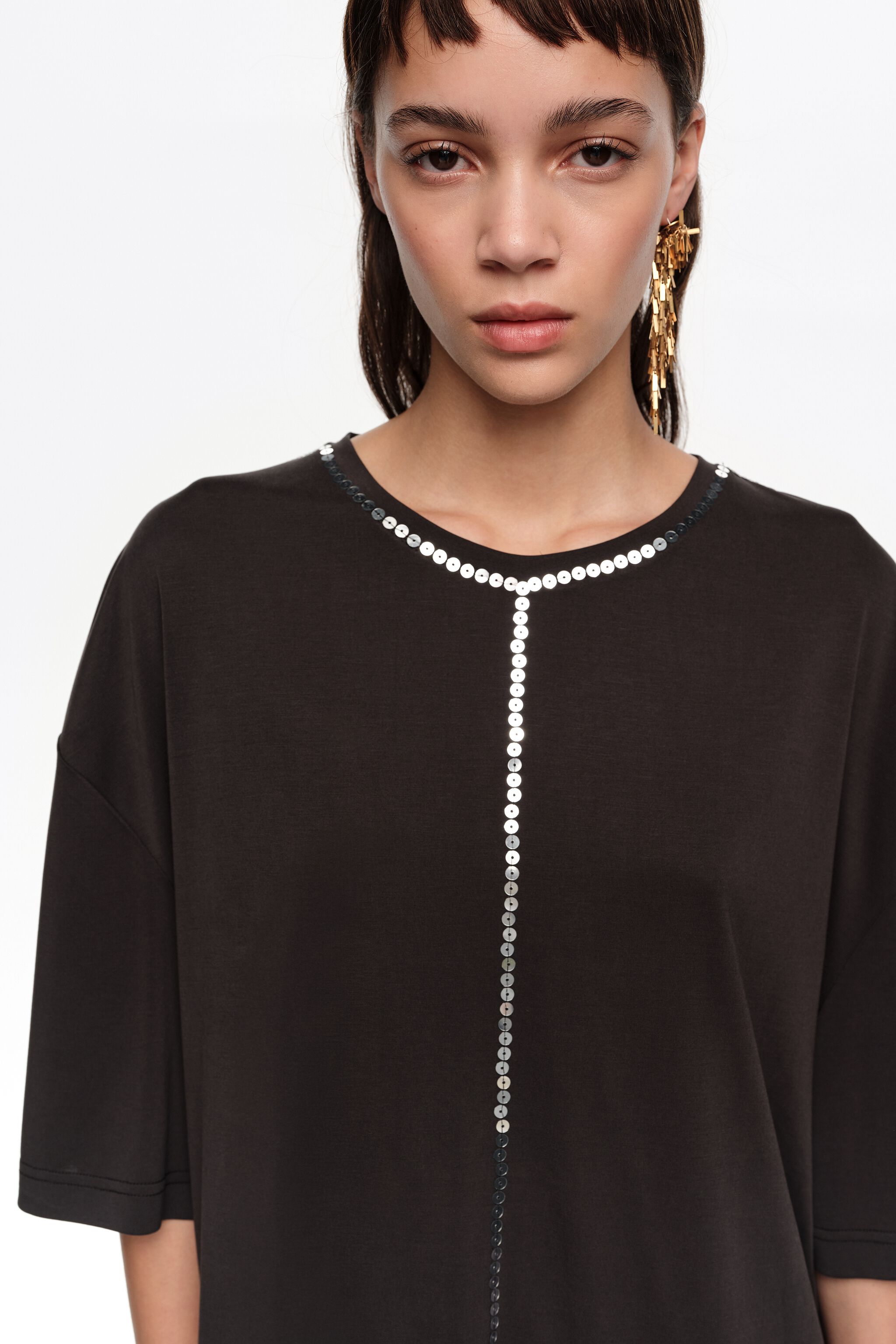 Faded black fluid T-shirt with sequins