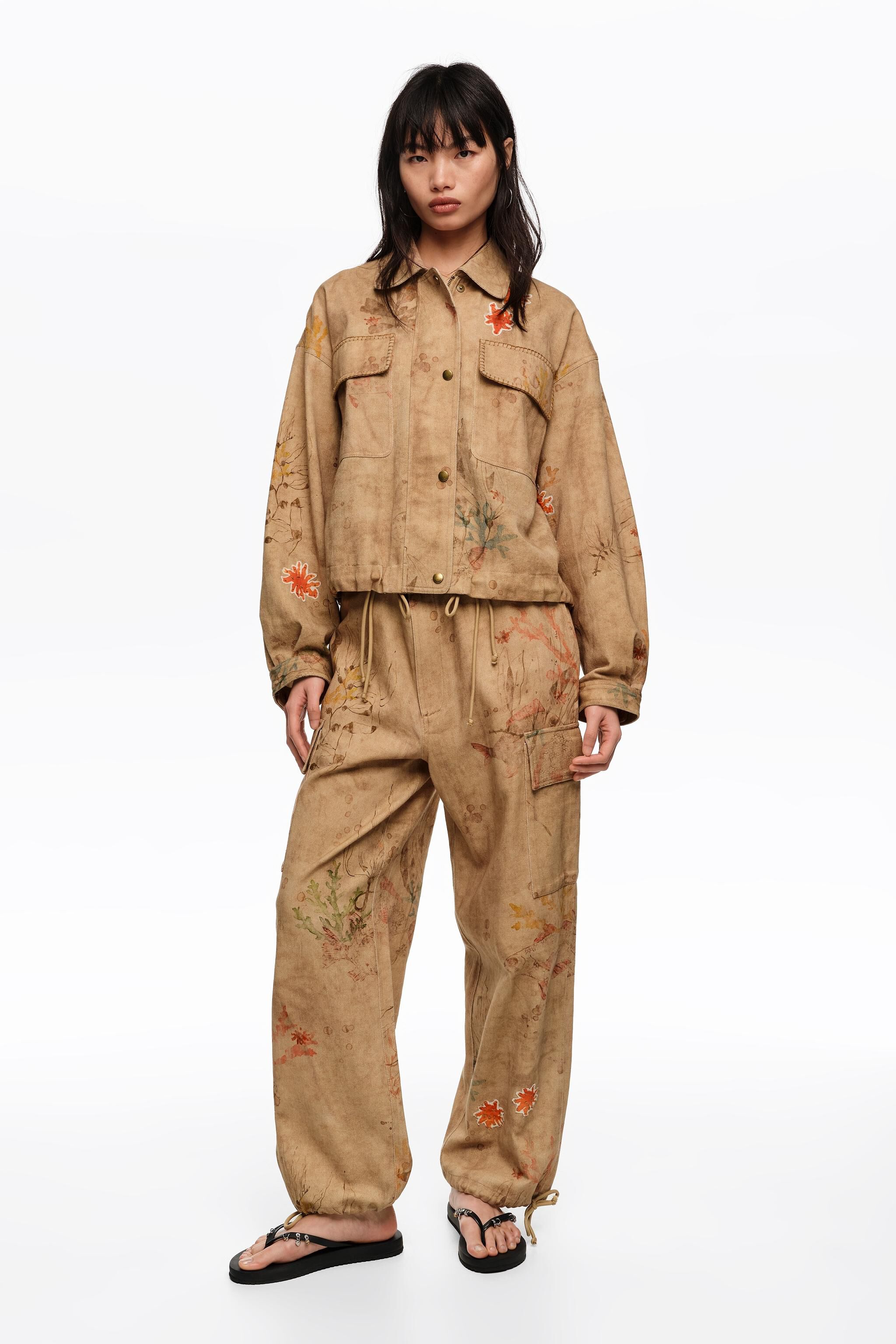 Underwater cargo trousers with stitching and patches