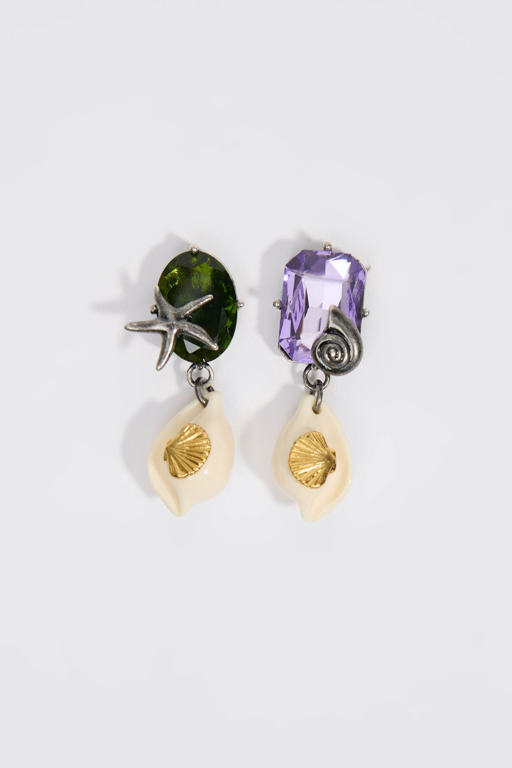 Crystals and pearl earrings with seashells