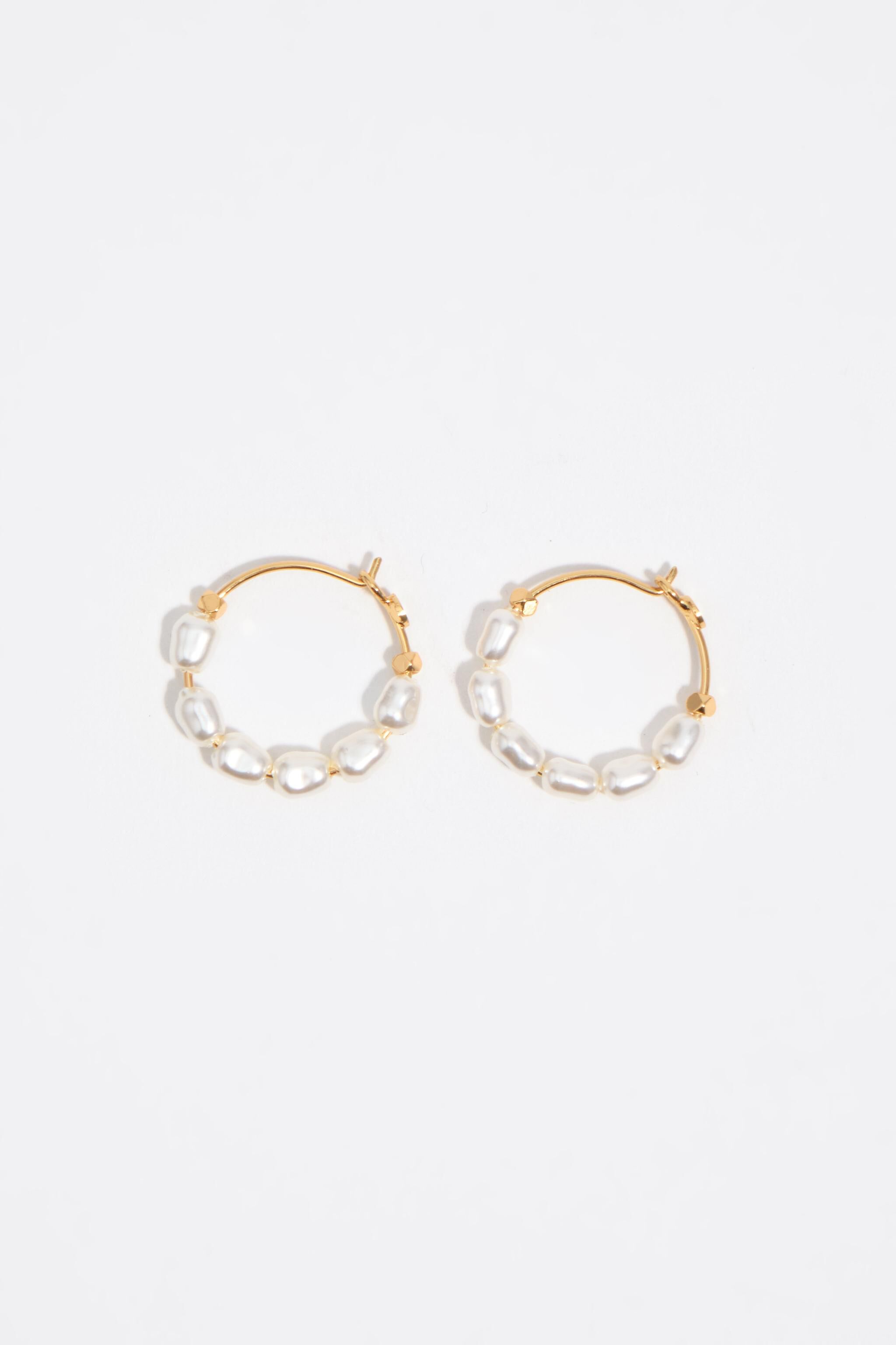 Pearls and chains golden hoop earrings