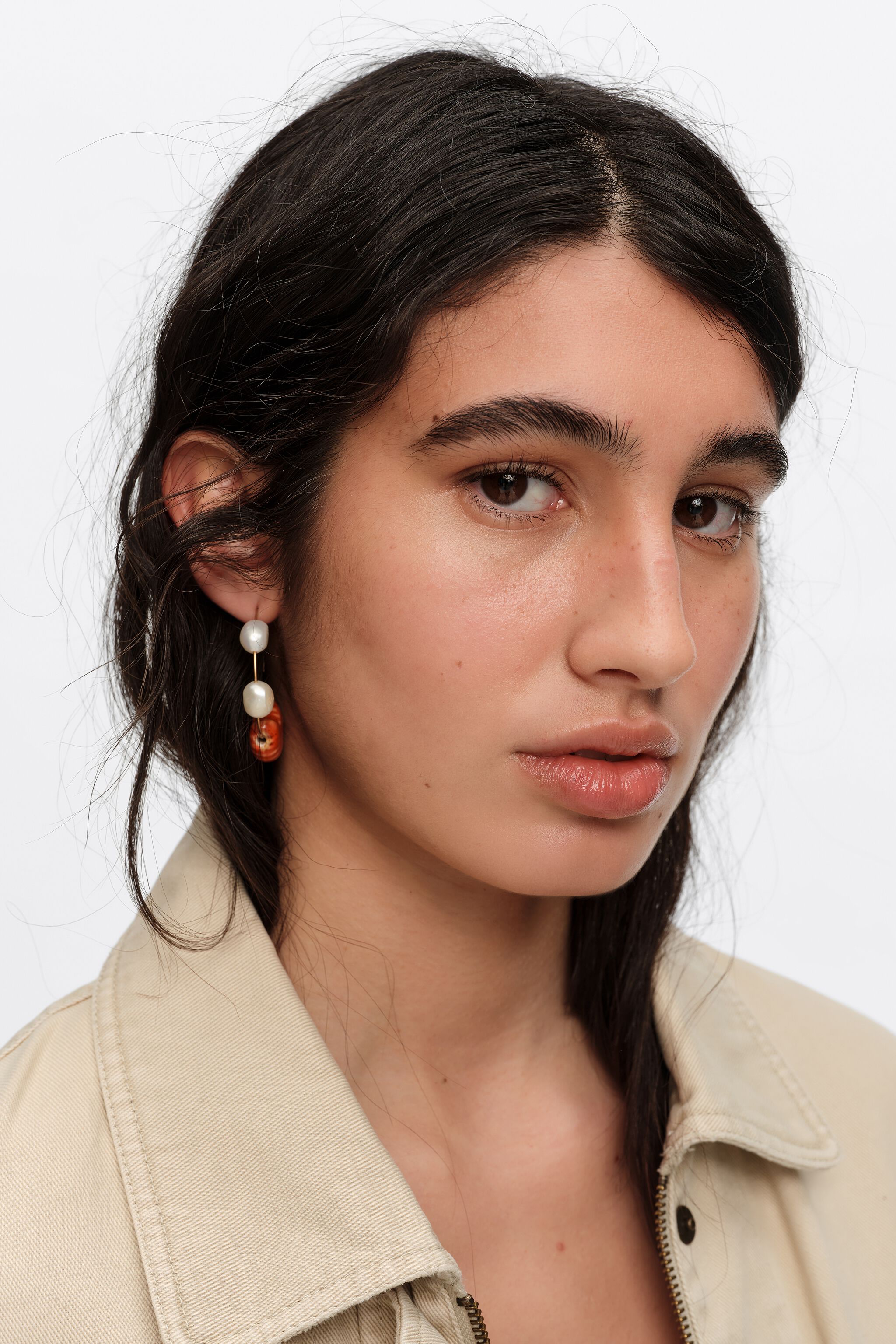Hoop earrings with pearls and ceramic seashell