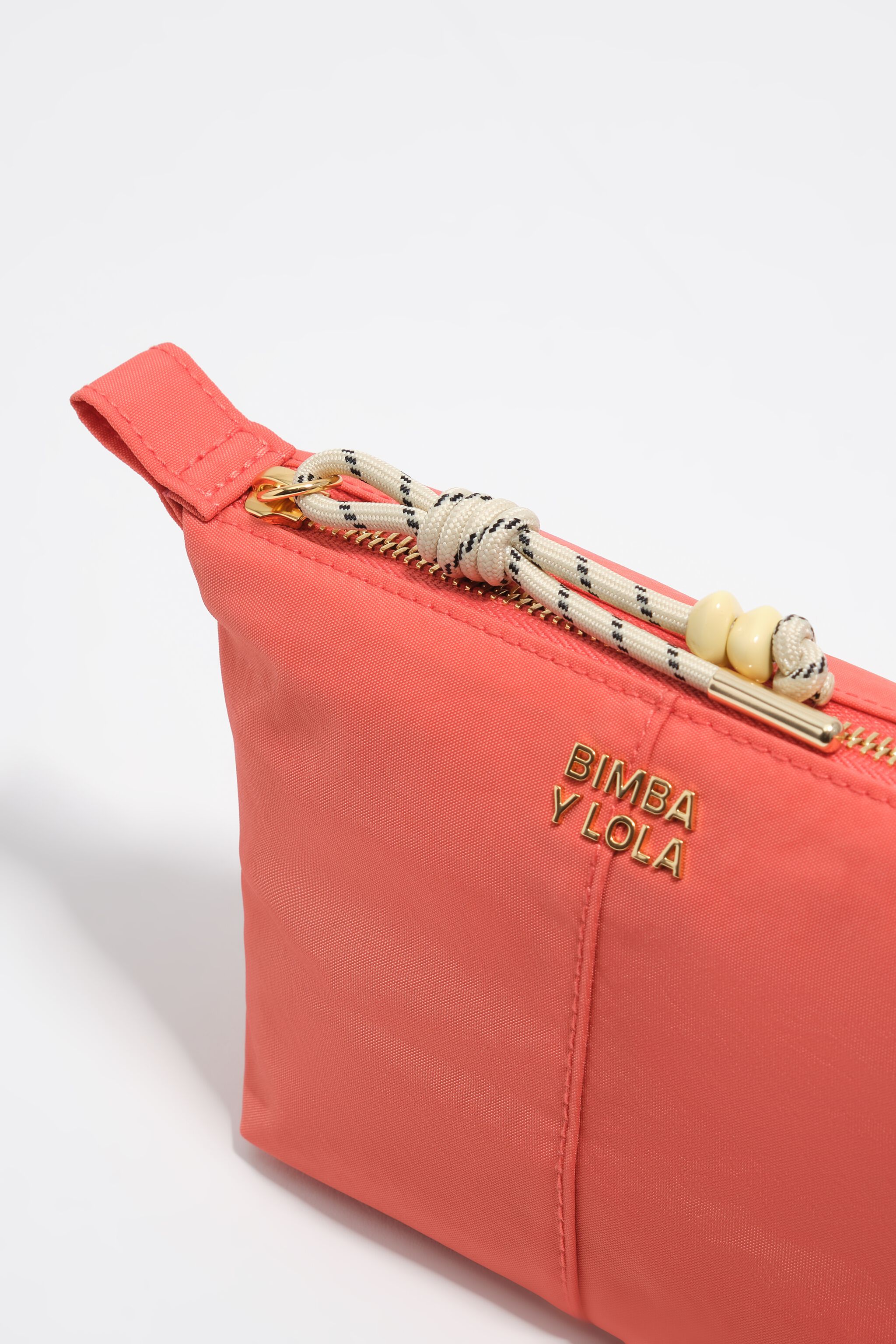 Coral nylon Trapecio make-up case