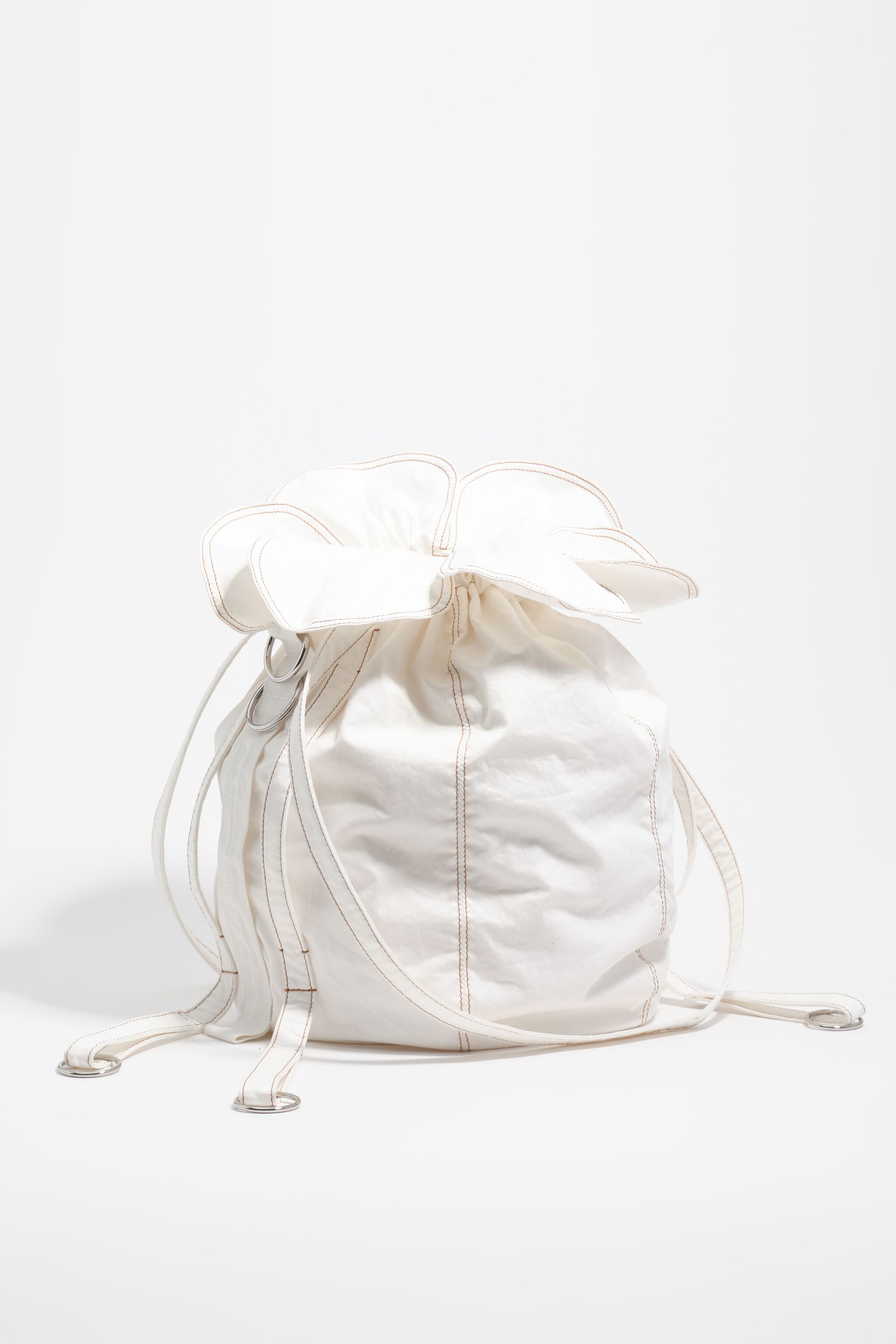 White woven large Pétalo bag