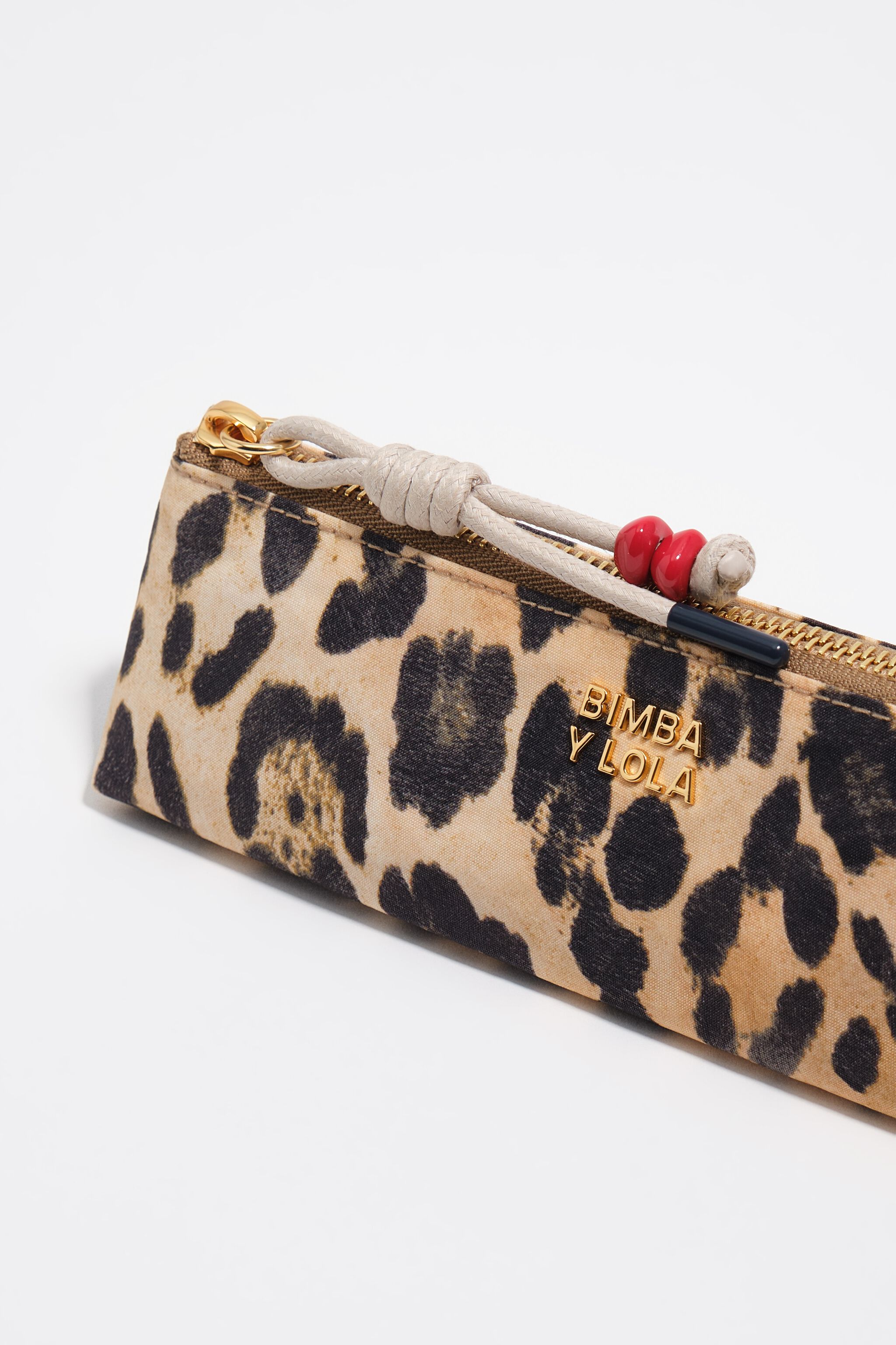Natural leopard nylon case