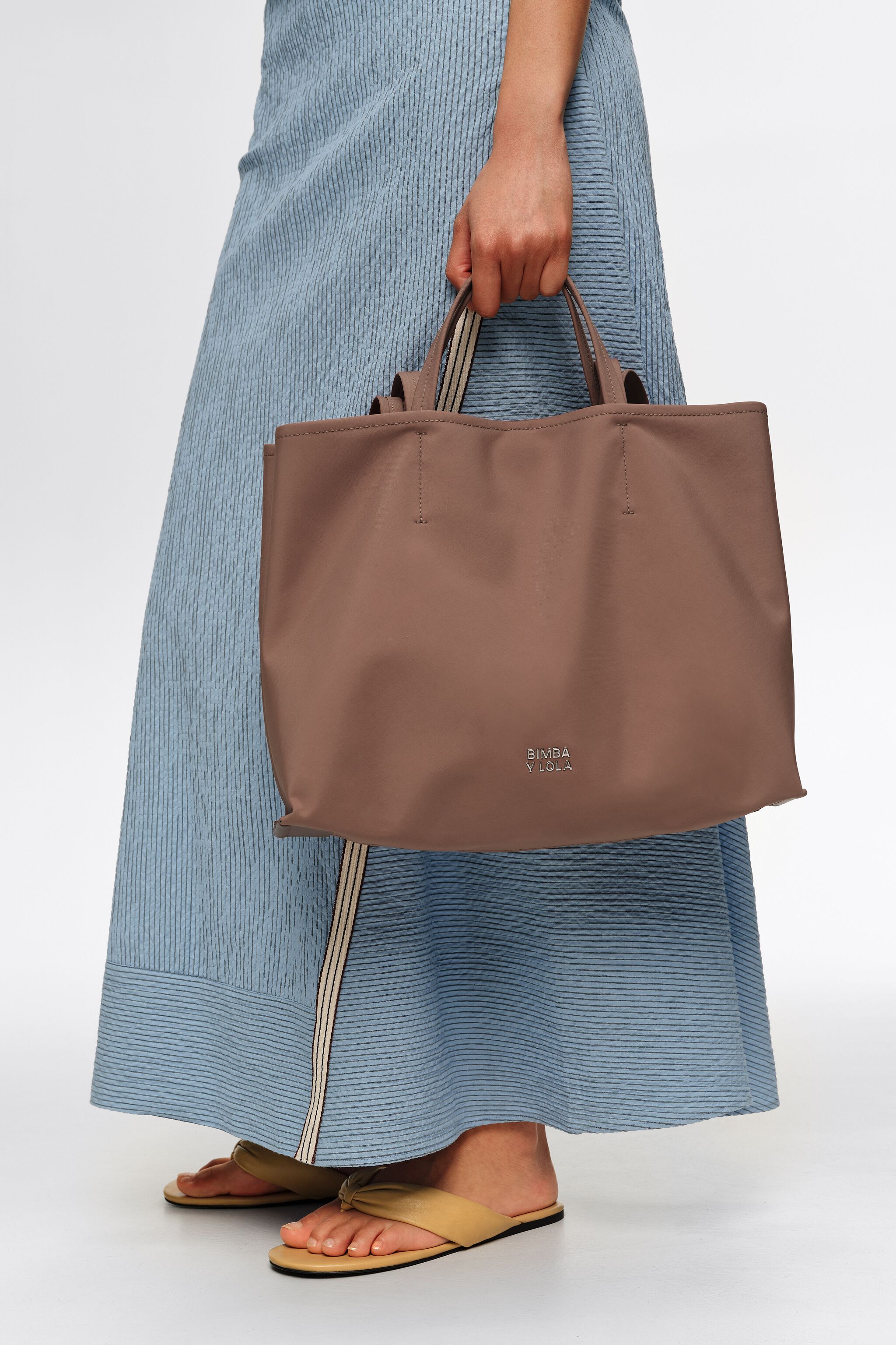 Large turrón leather Chihuahua shopper bag