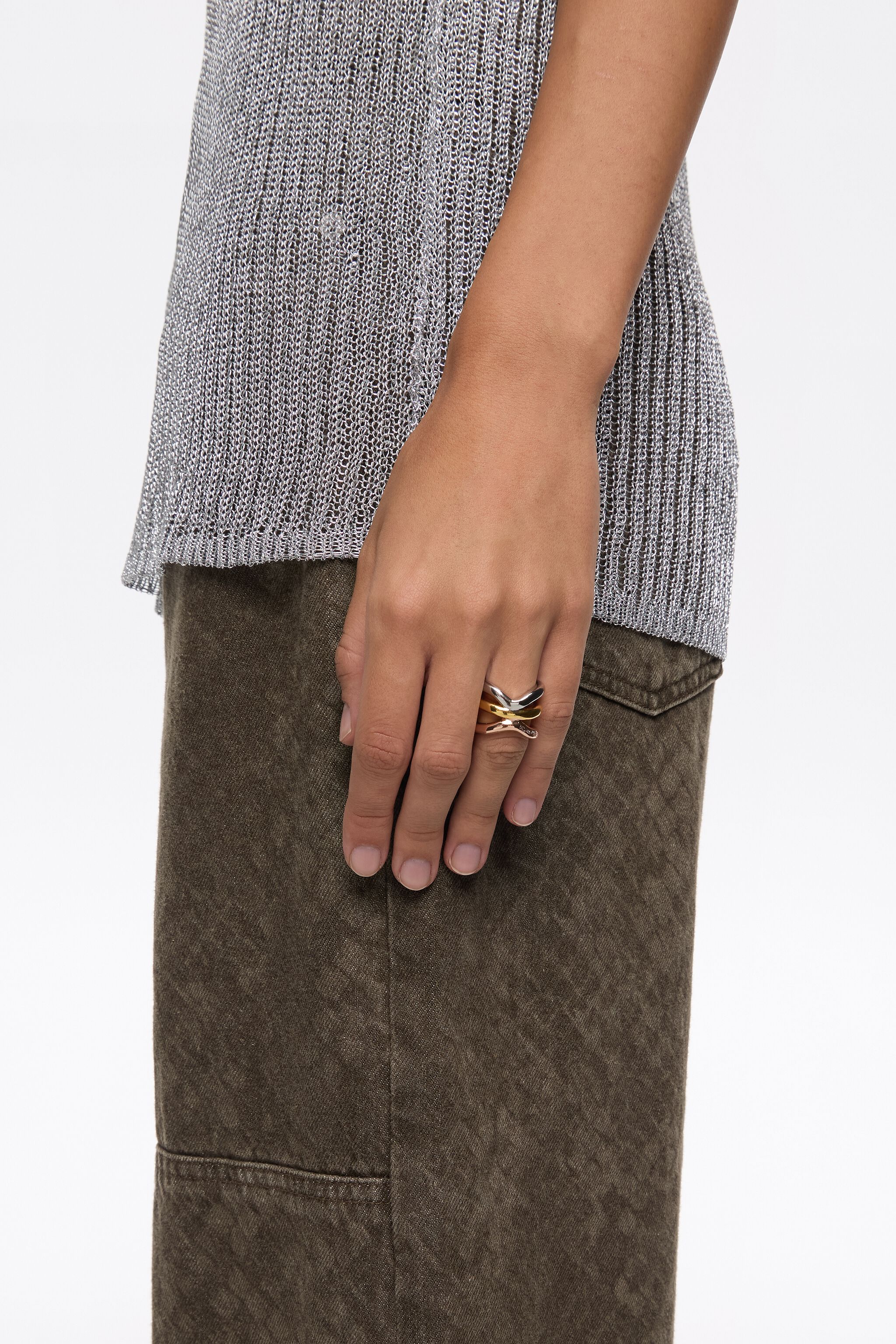 Three-tone bands ring