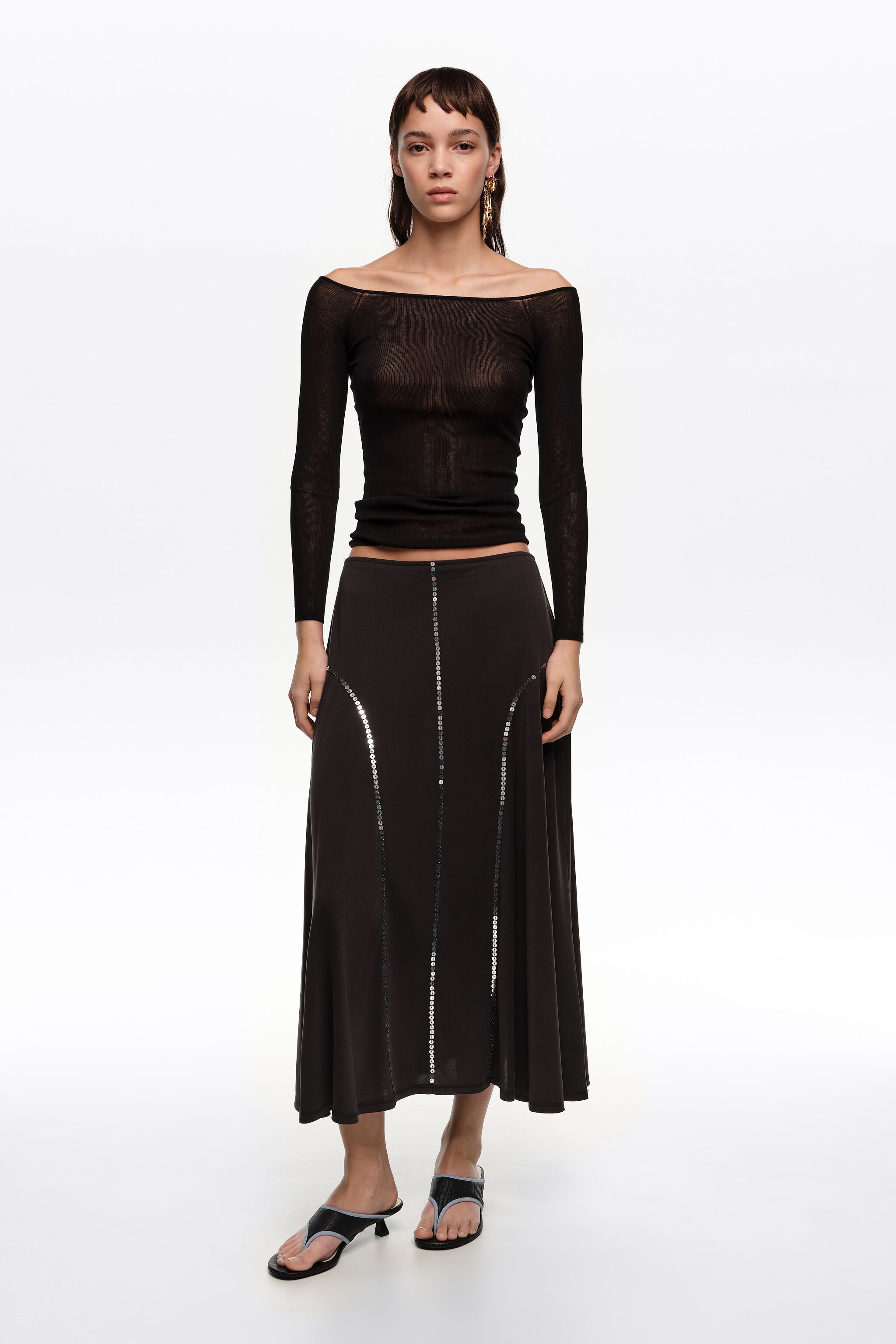 Faded black fluid skirt with sequins