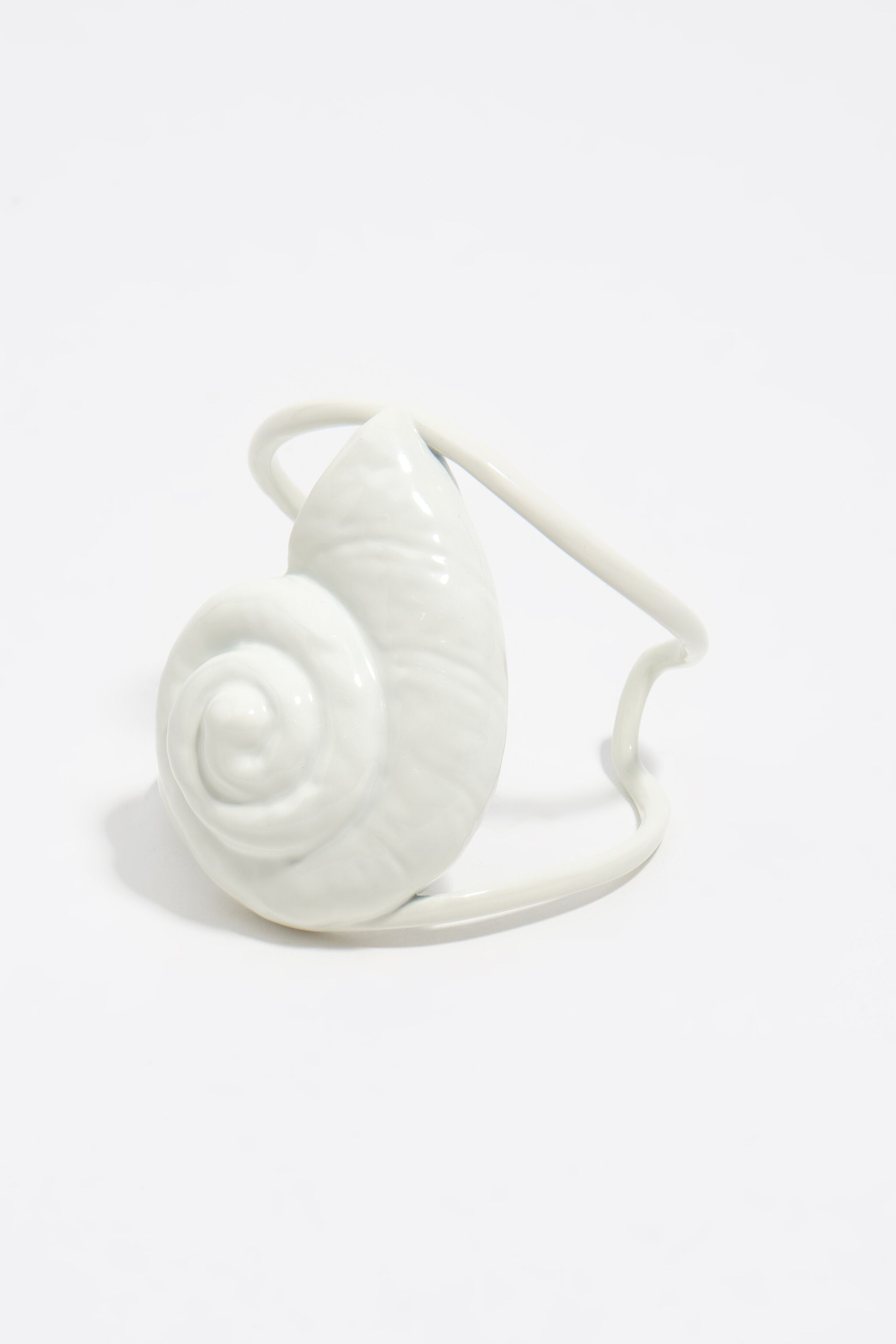 Ivory lacquered seashell bracelet