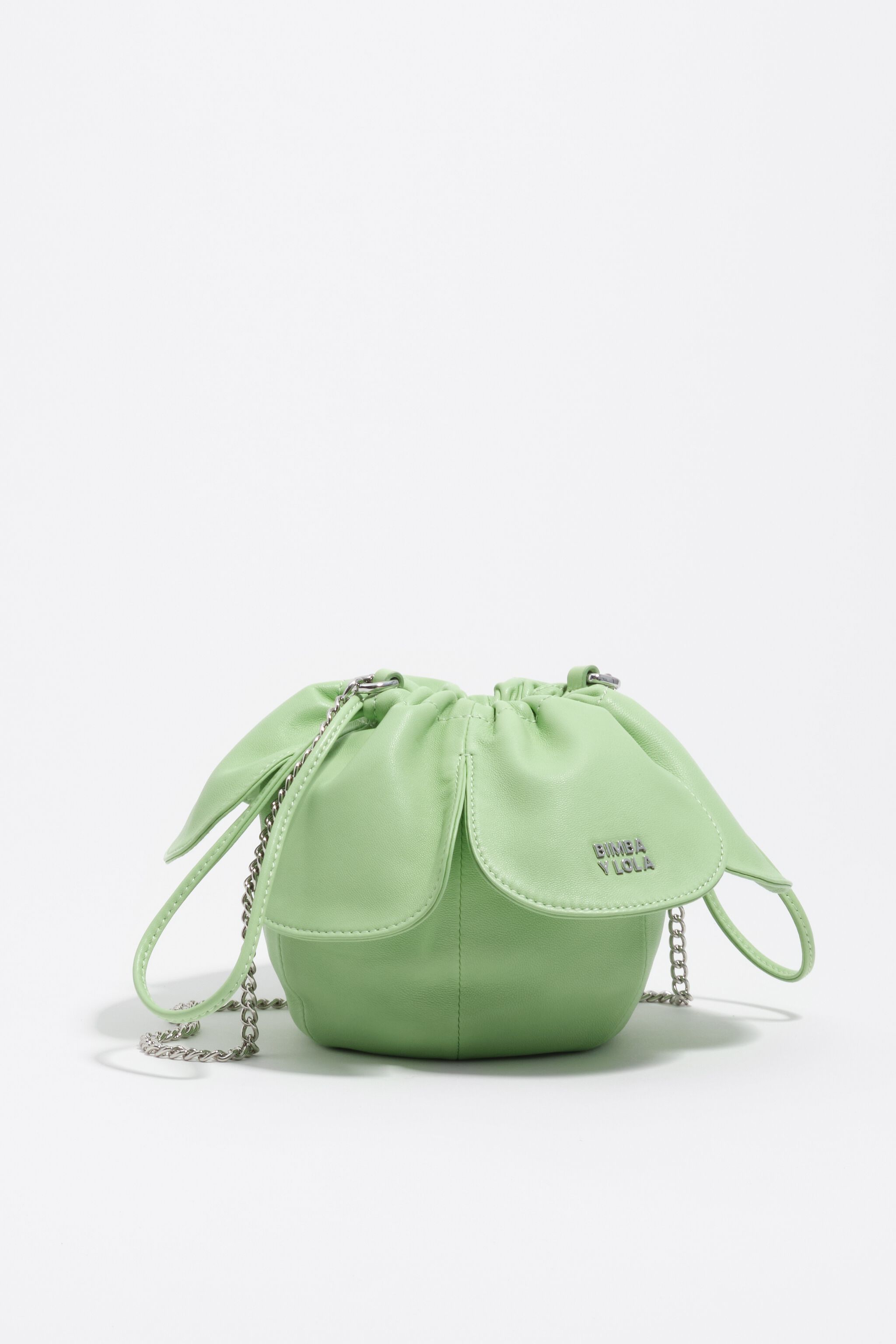 Pastel green leather Pétalo bag