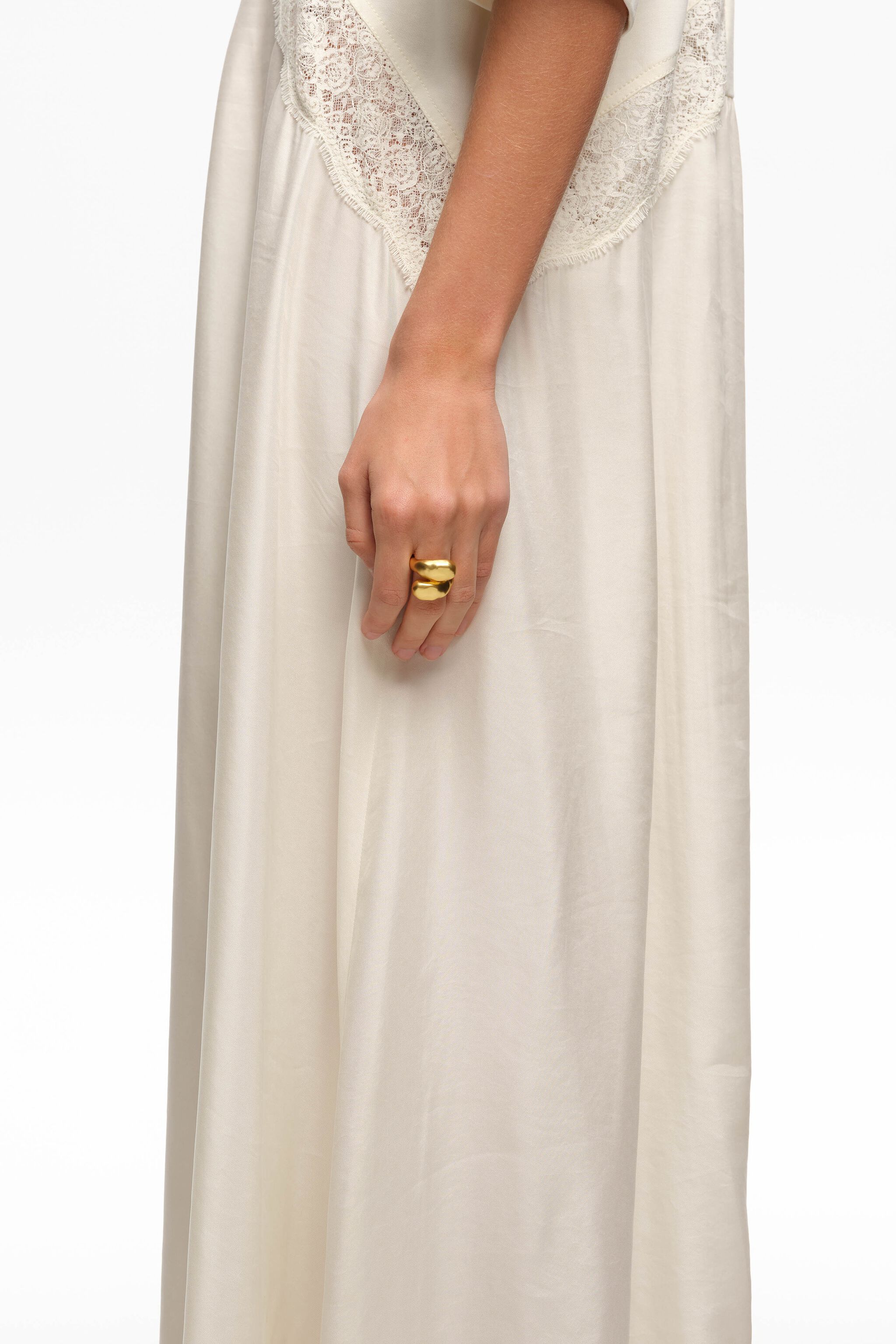 Matte gold textured criss-cross ring