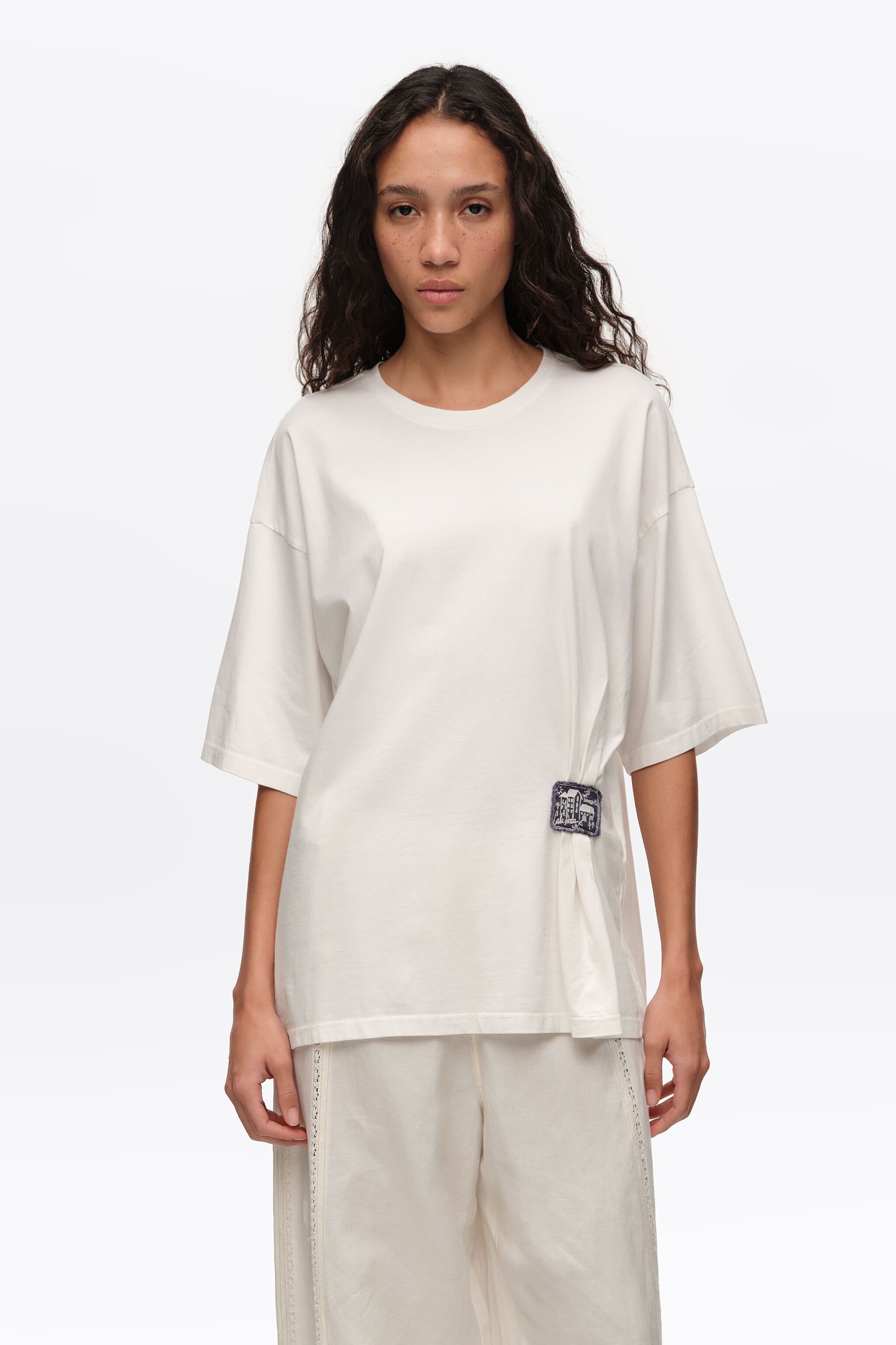 White ruched T-shirt with custom label