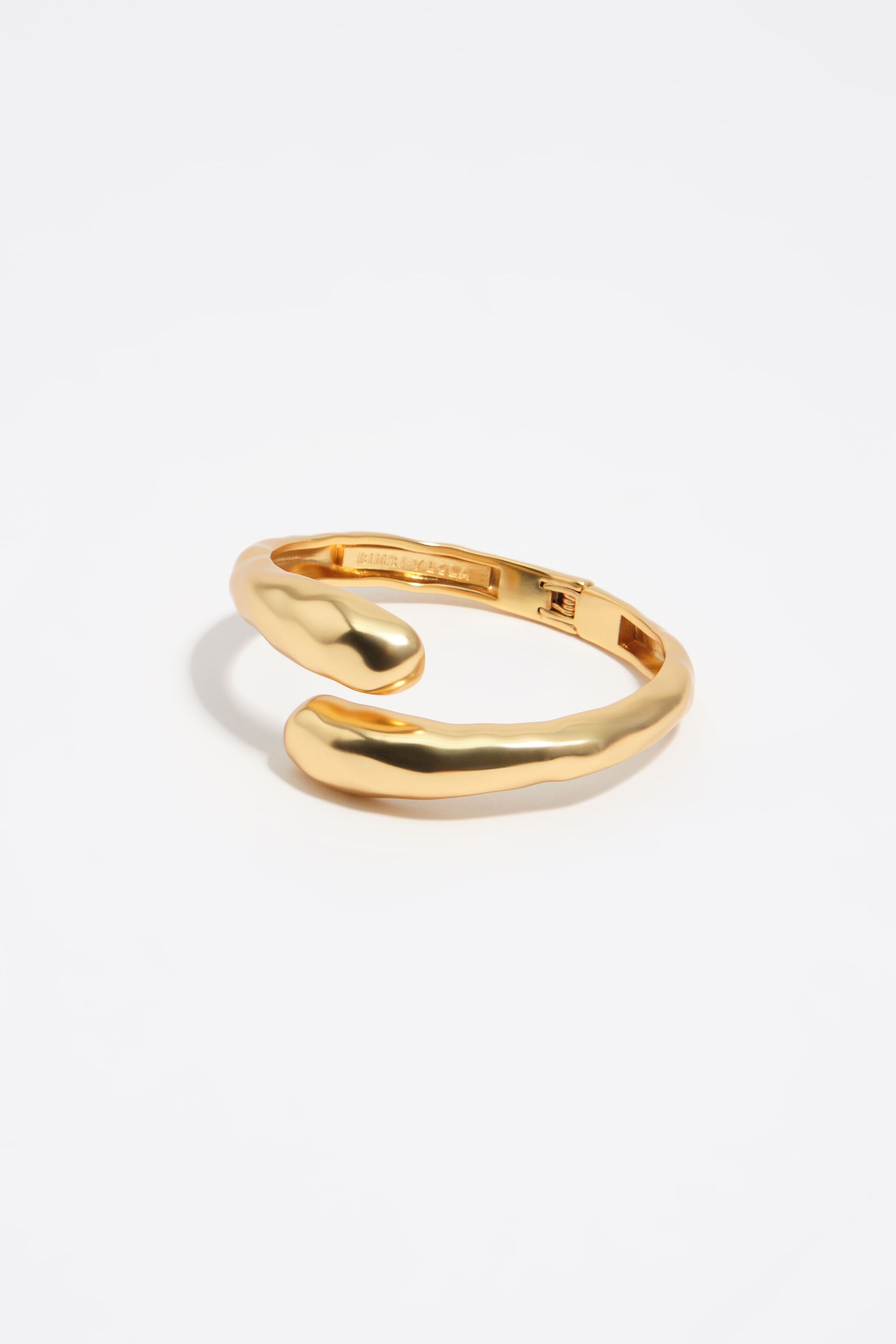 Matte gold textured criss-cross bracelet