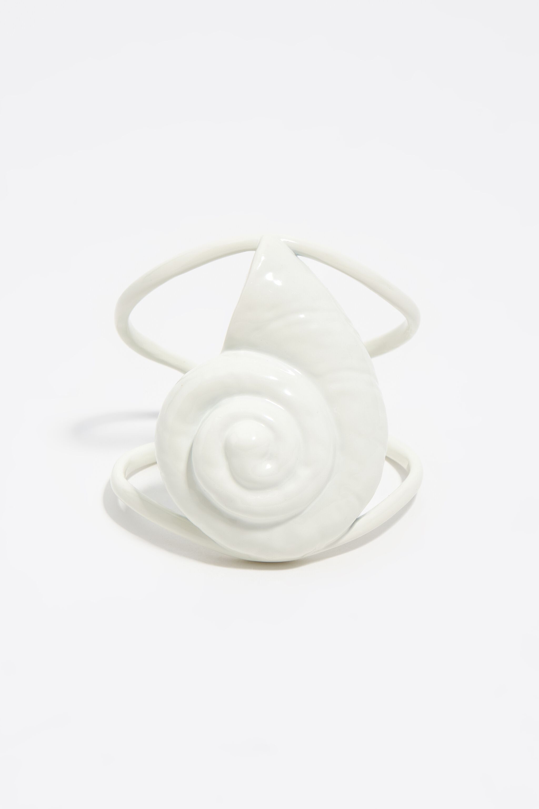 Ivory lacquered seashell bracelet