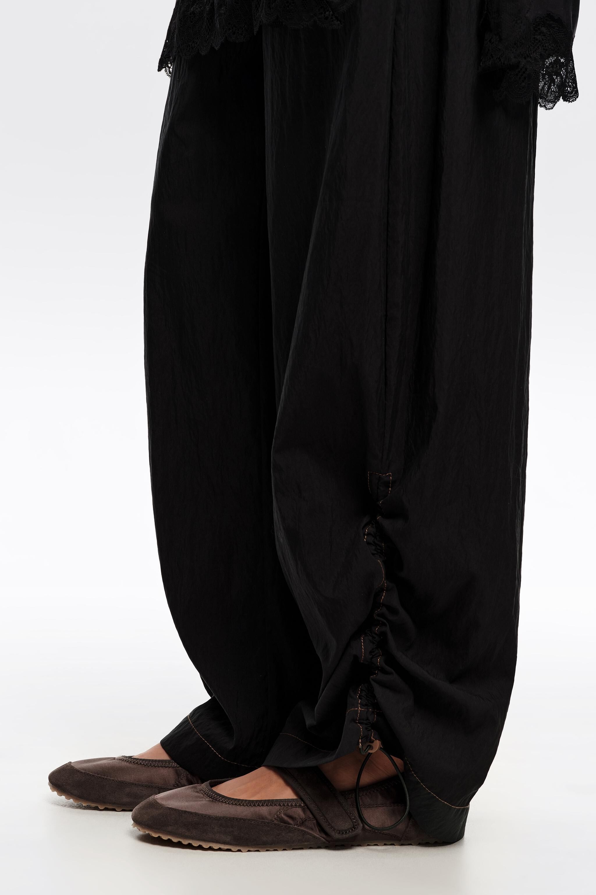 Ssuede and satin sporty ballerina