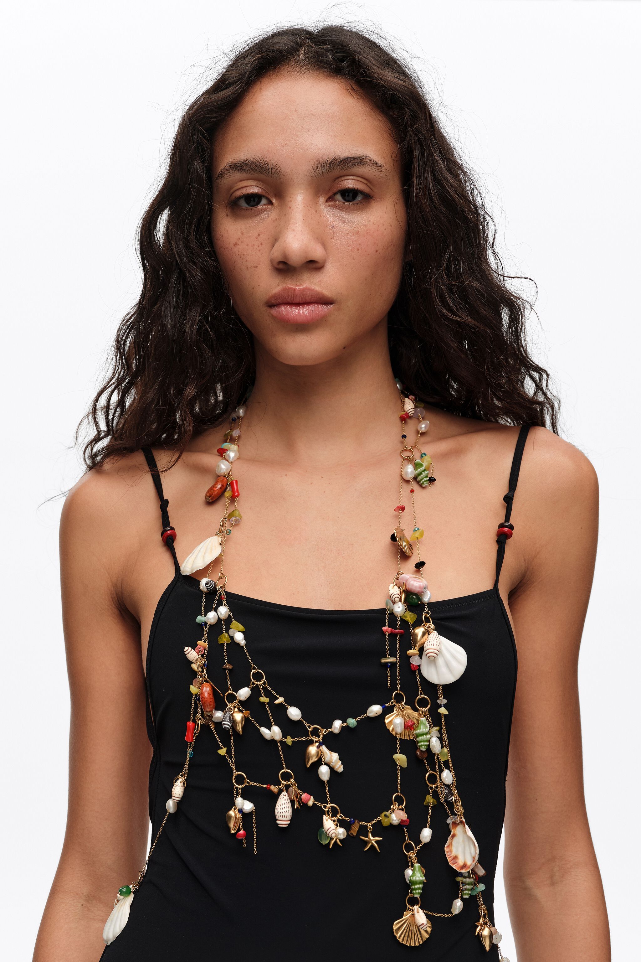 Maxi necklace with chains and seashell multi-charms