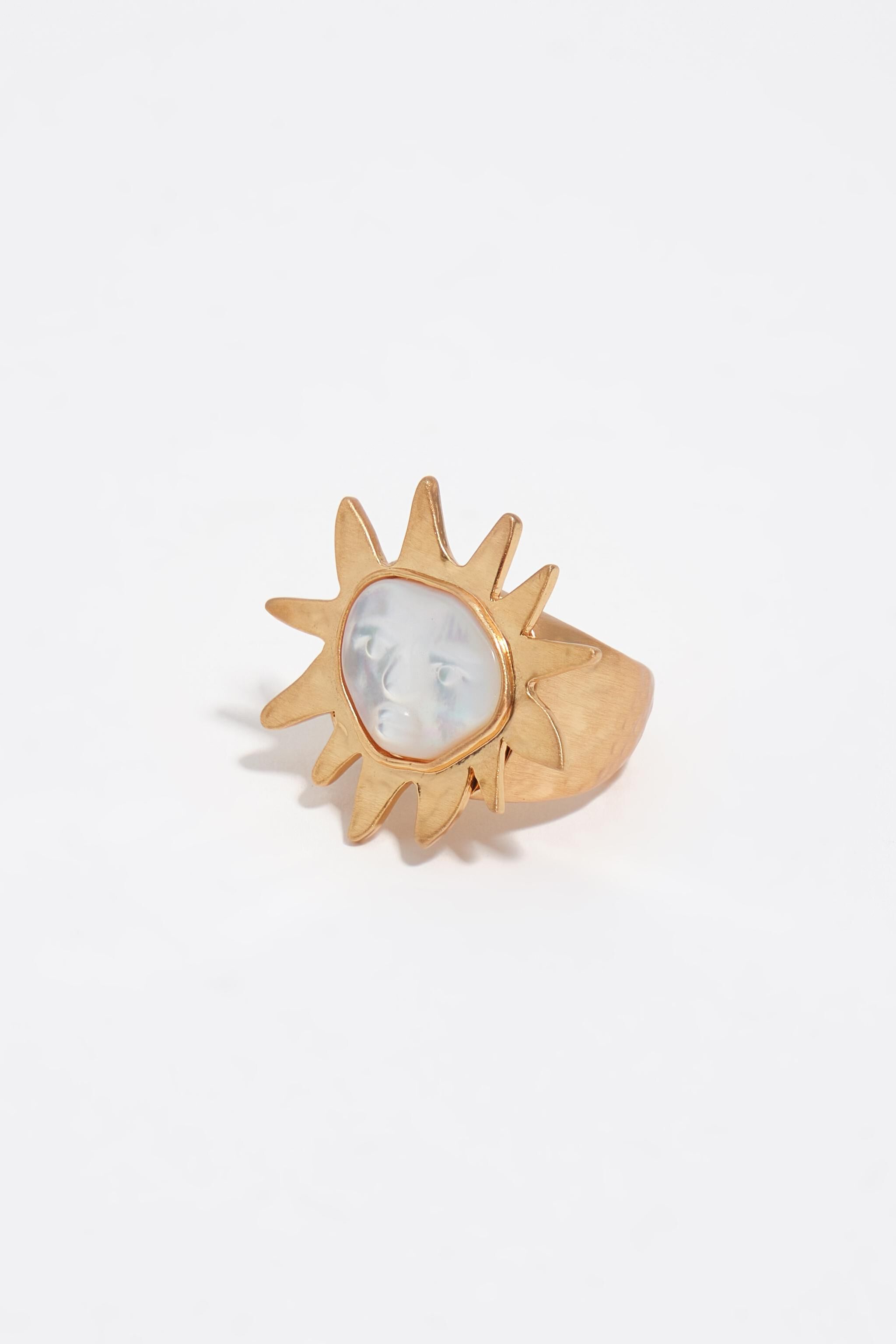 Sun ring with mother-of-pearl face