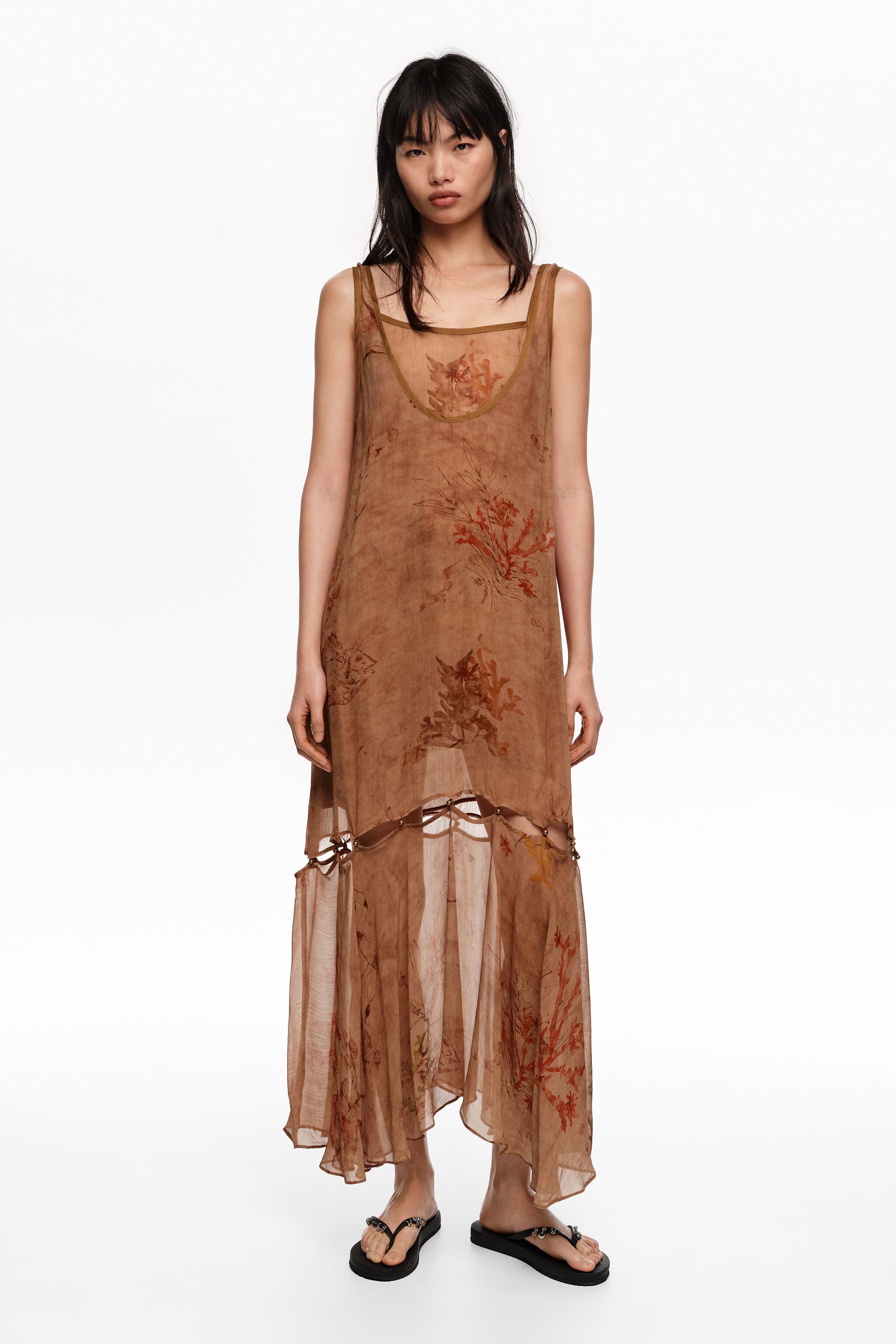 Underwater dress with buttoned hem