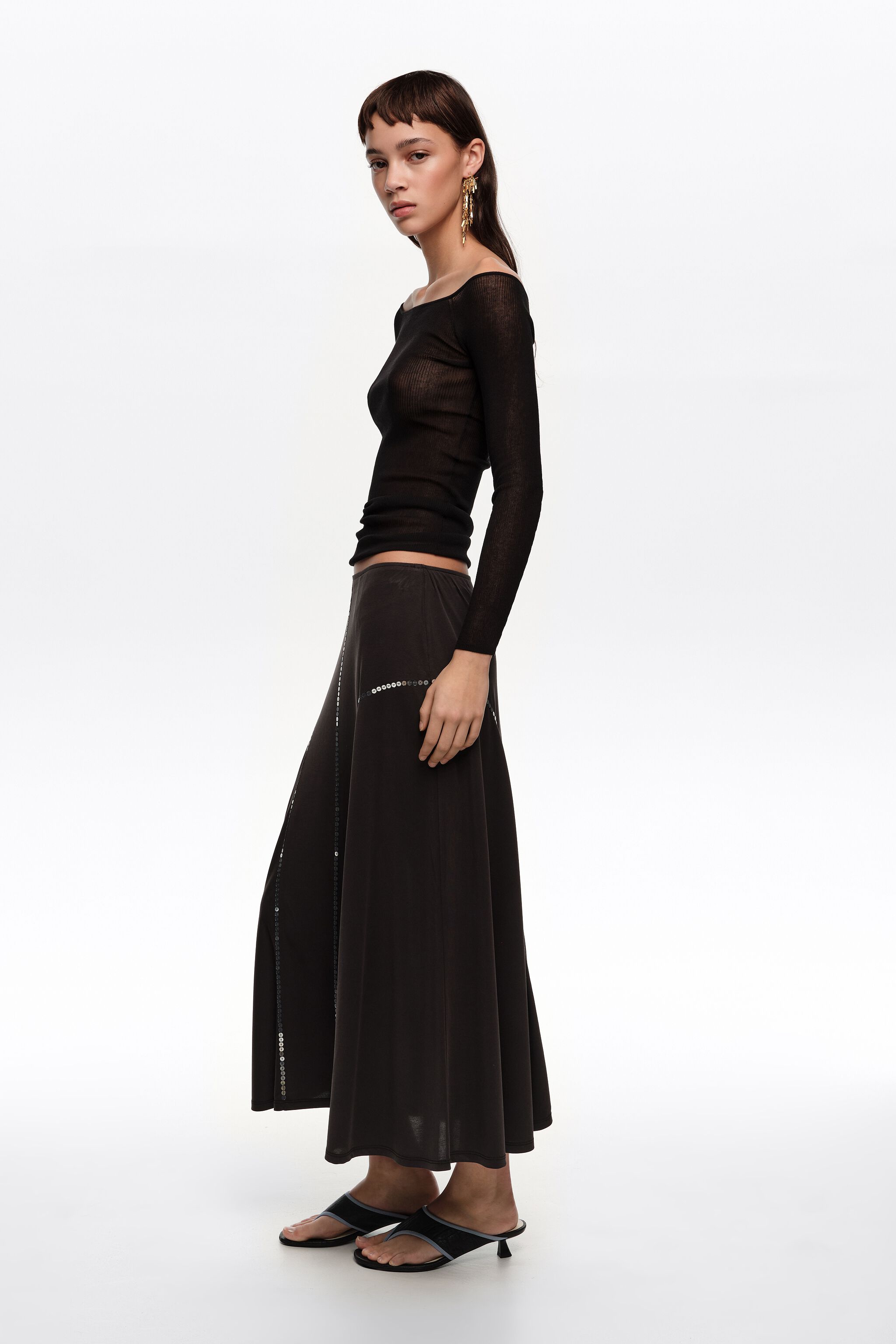 Faded black fluid skirt with sequins