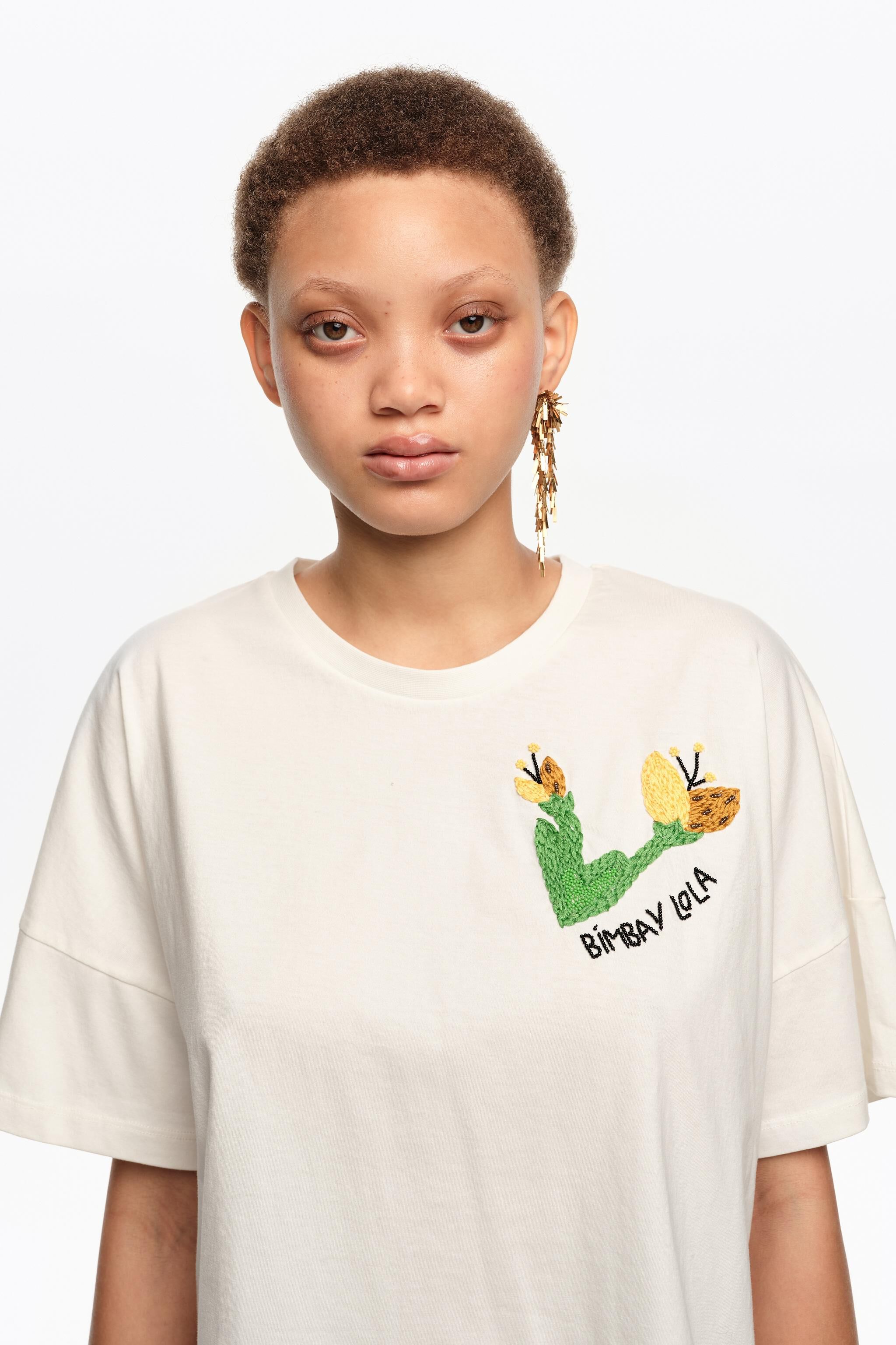 Ivory hand embroidered logo T-shirt