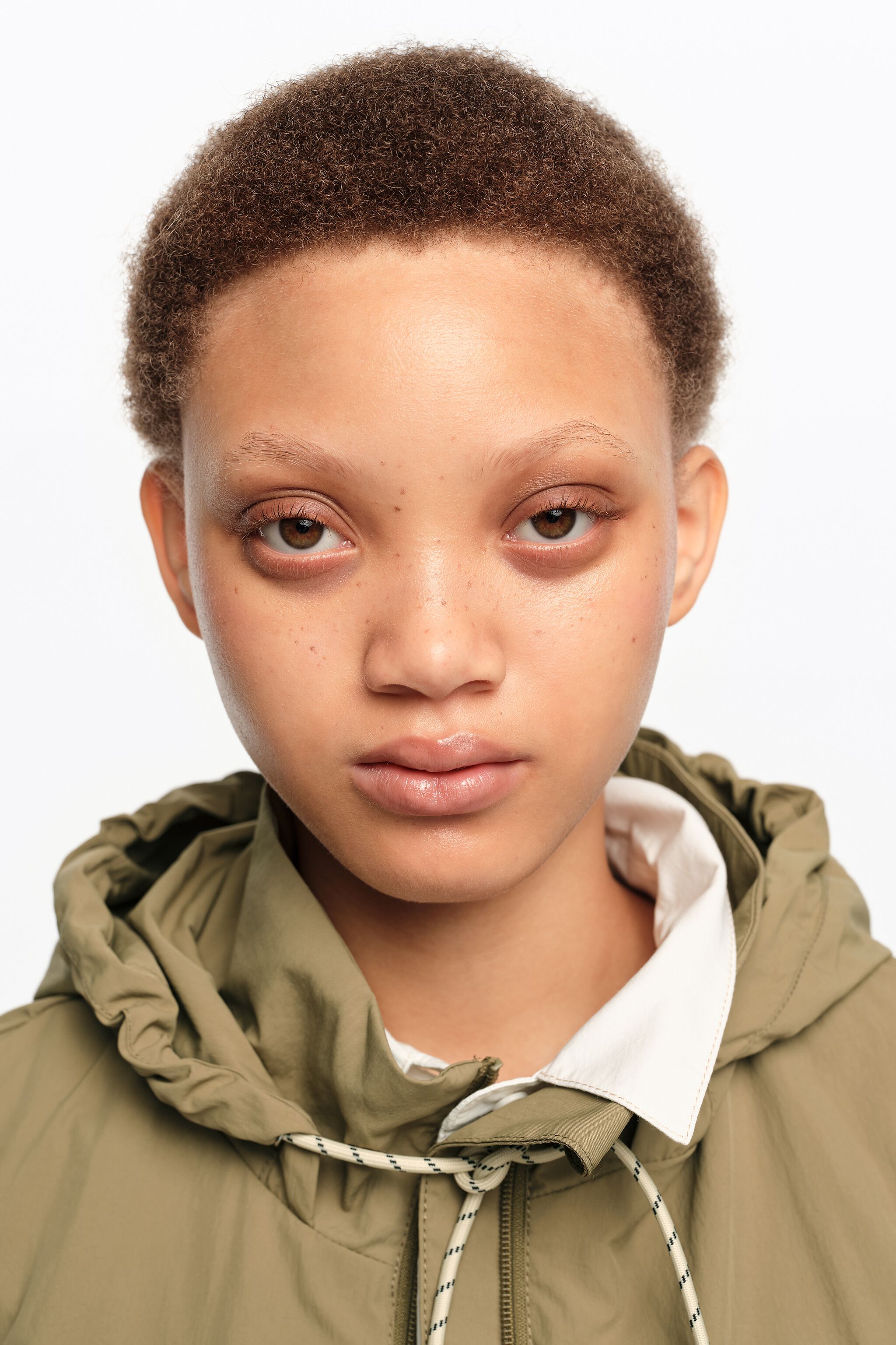 Short, khaki fluid A-line trench