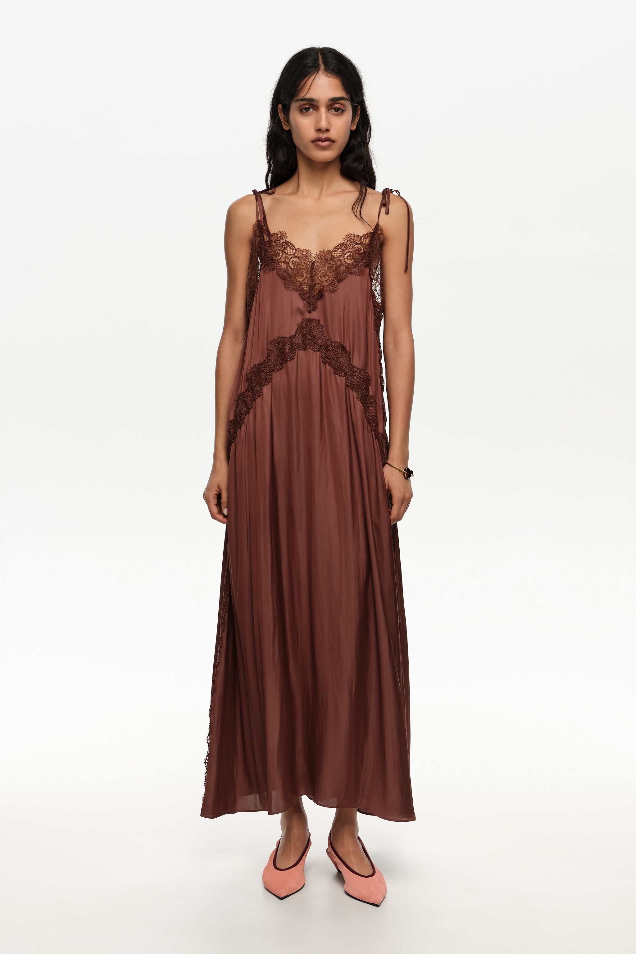 Brown lace fluid dress