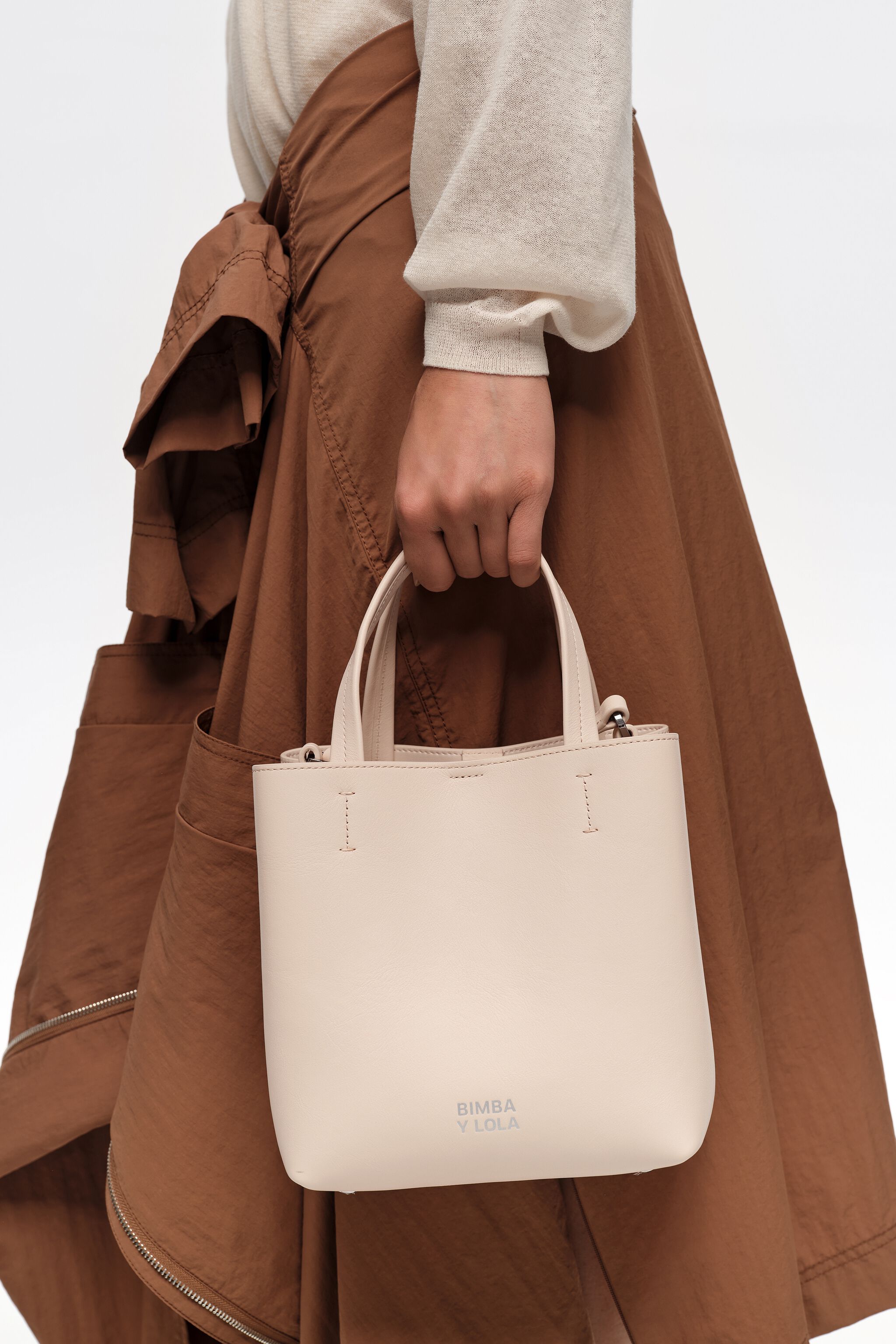 Small sand leather Chihuahua bag
