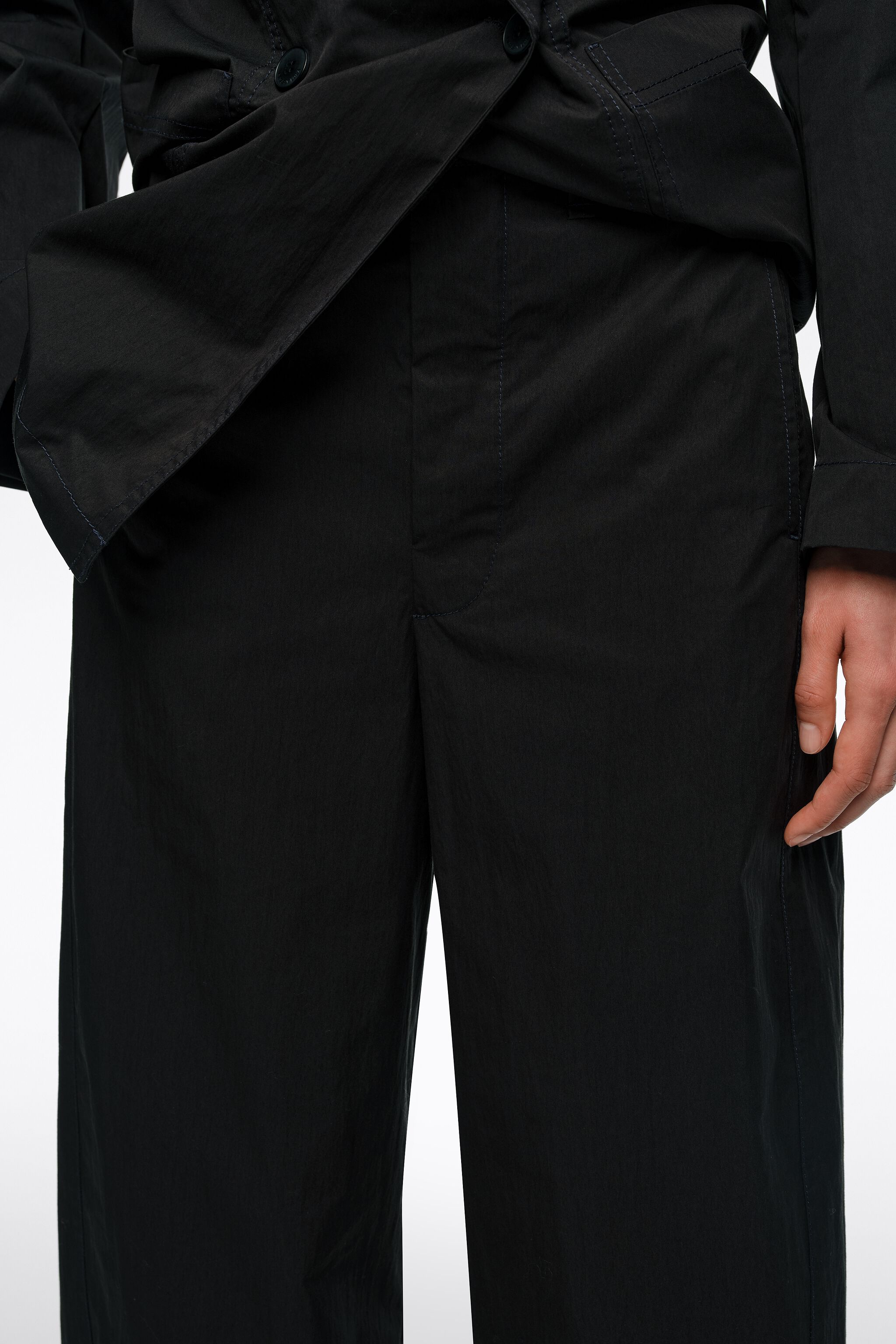 Black barrel trousers with stitching