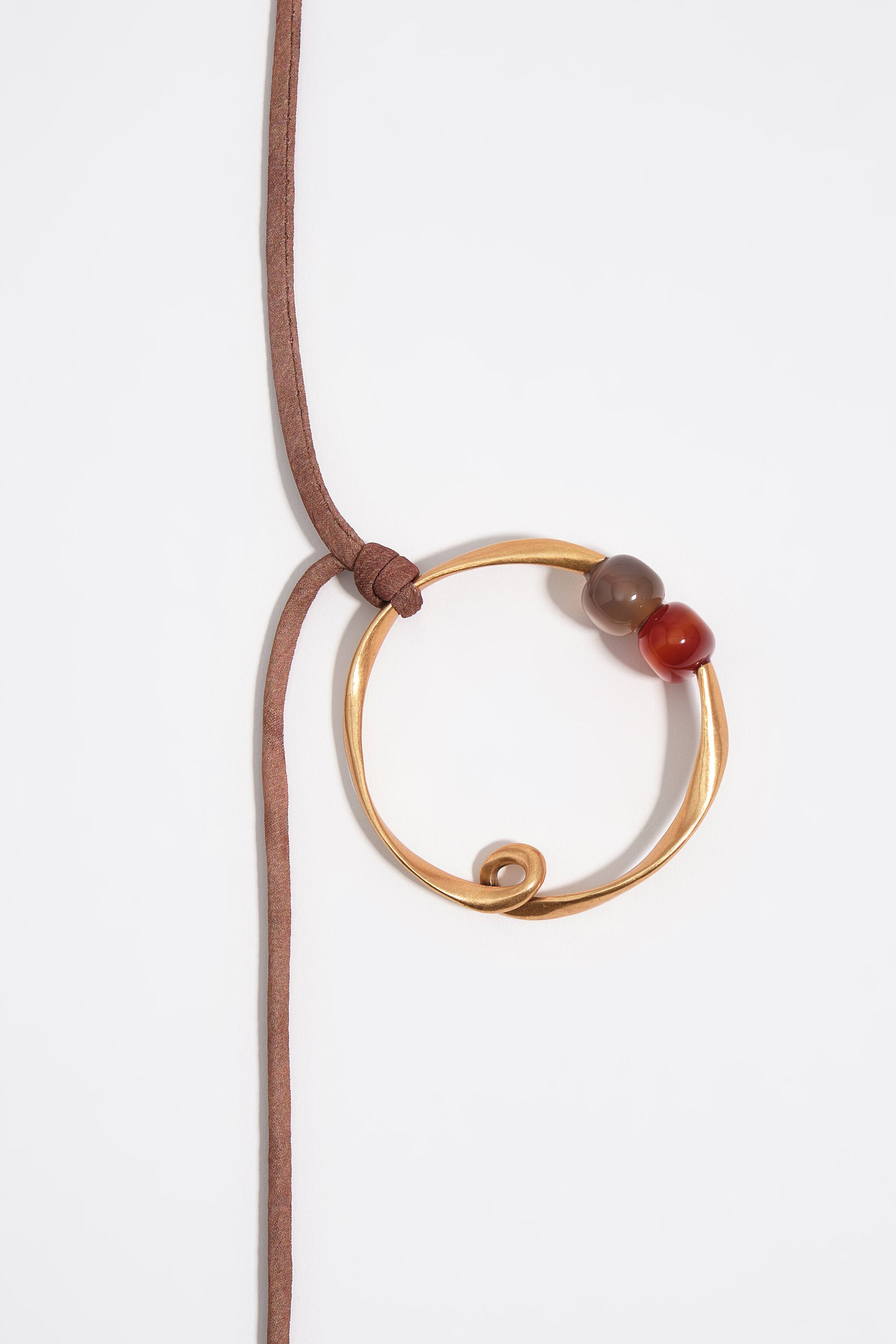 Irregular hoop necklace with matte gold stones