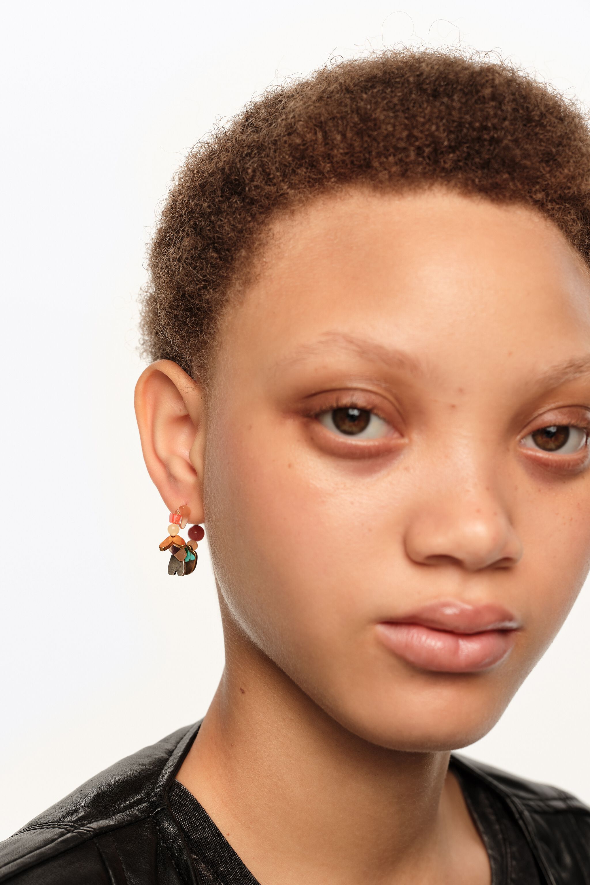 Metal silhouette and multicolor stone hoop earrings