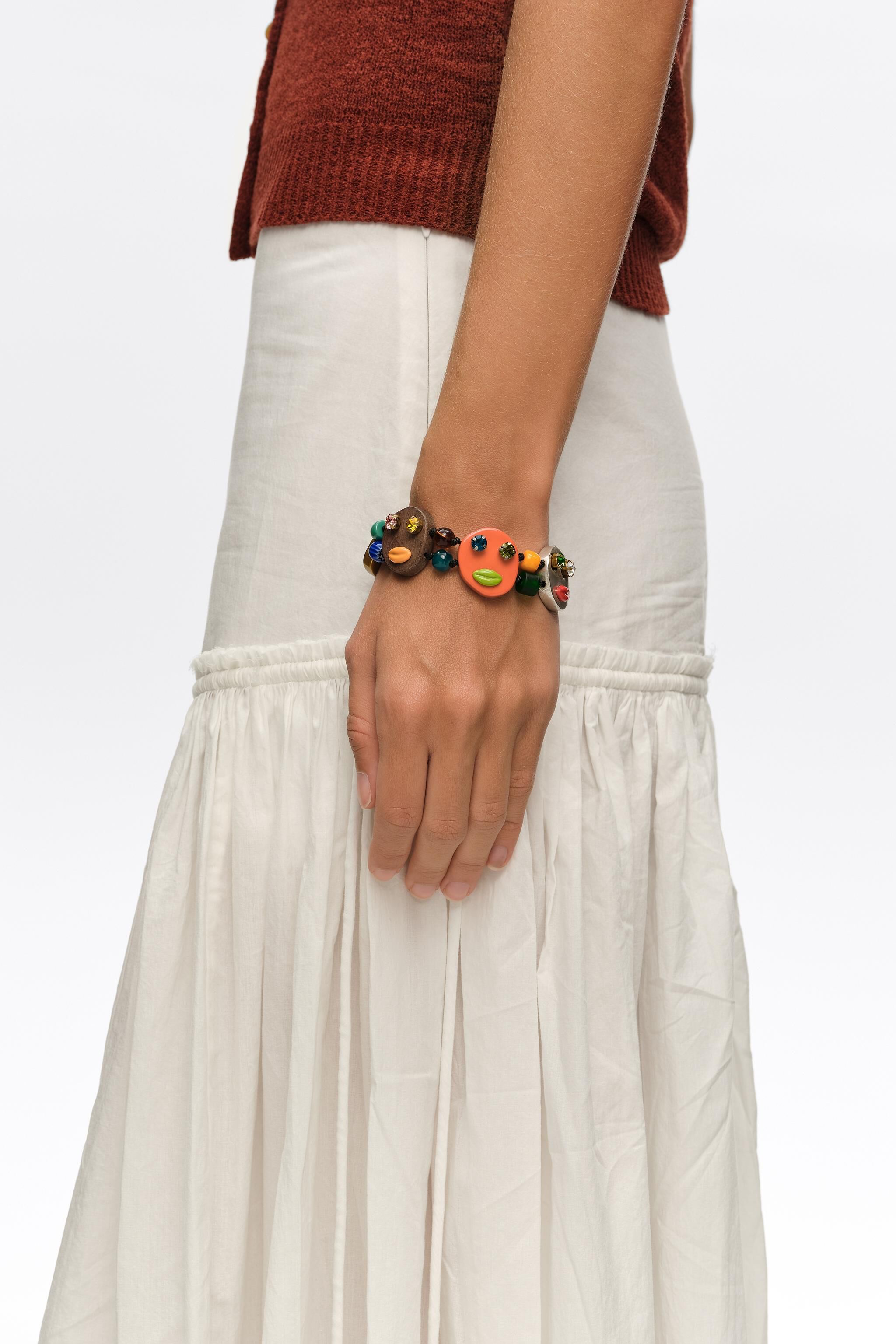 Multicolor masks and glass bracelet