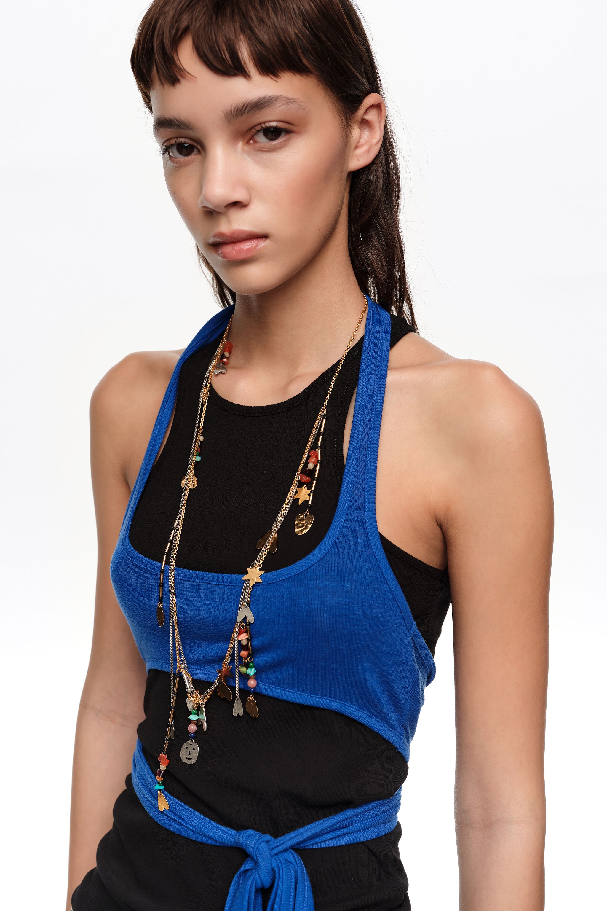 Belt necklace with metal silhouettes and multicolor stones