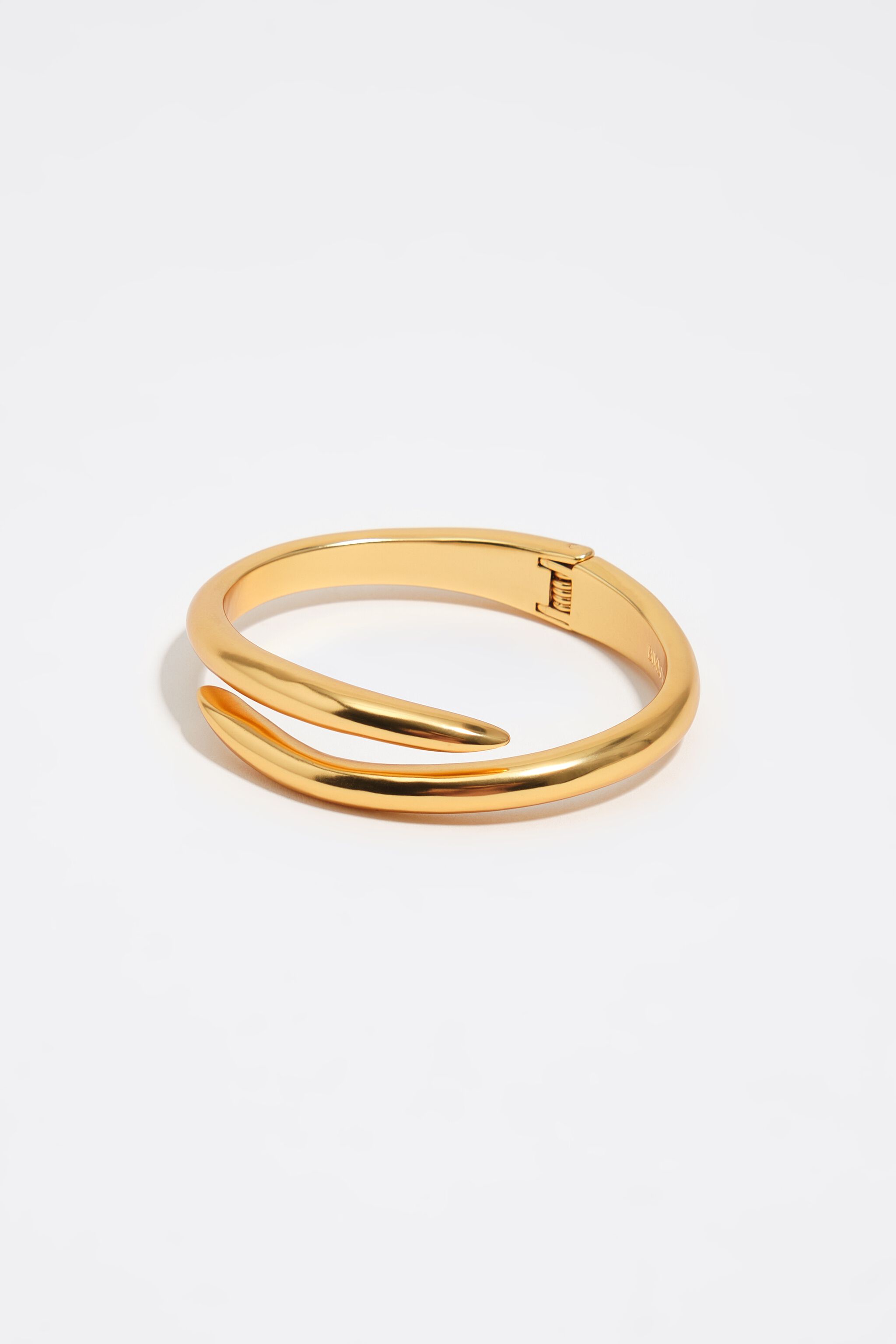 Matte gold criss-cross bracelet