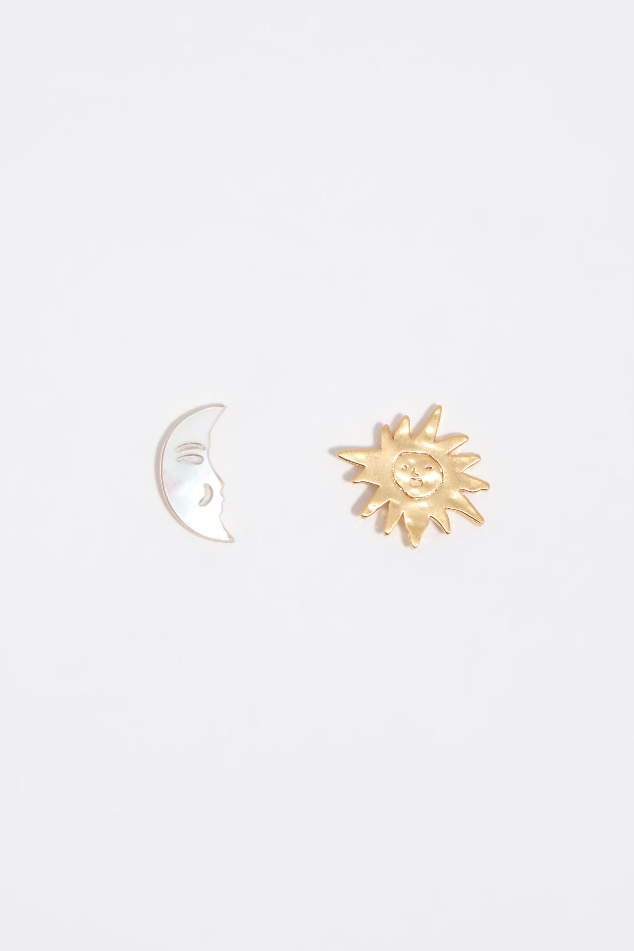 Mother-of-pearl sun and moon earrings