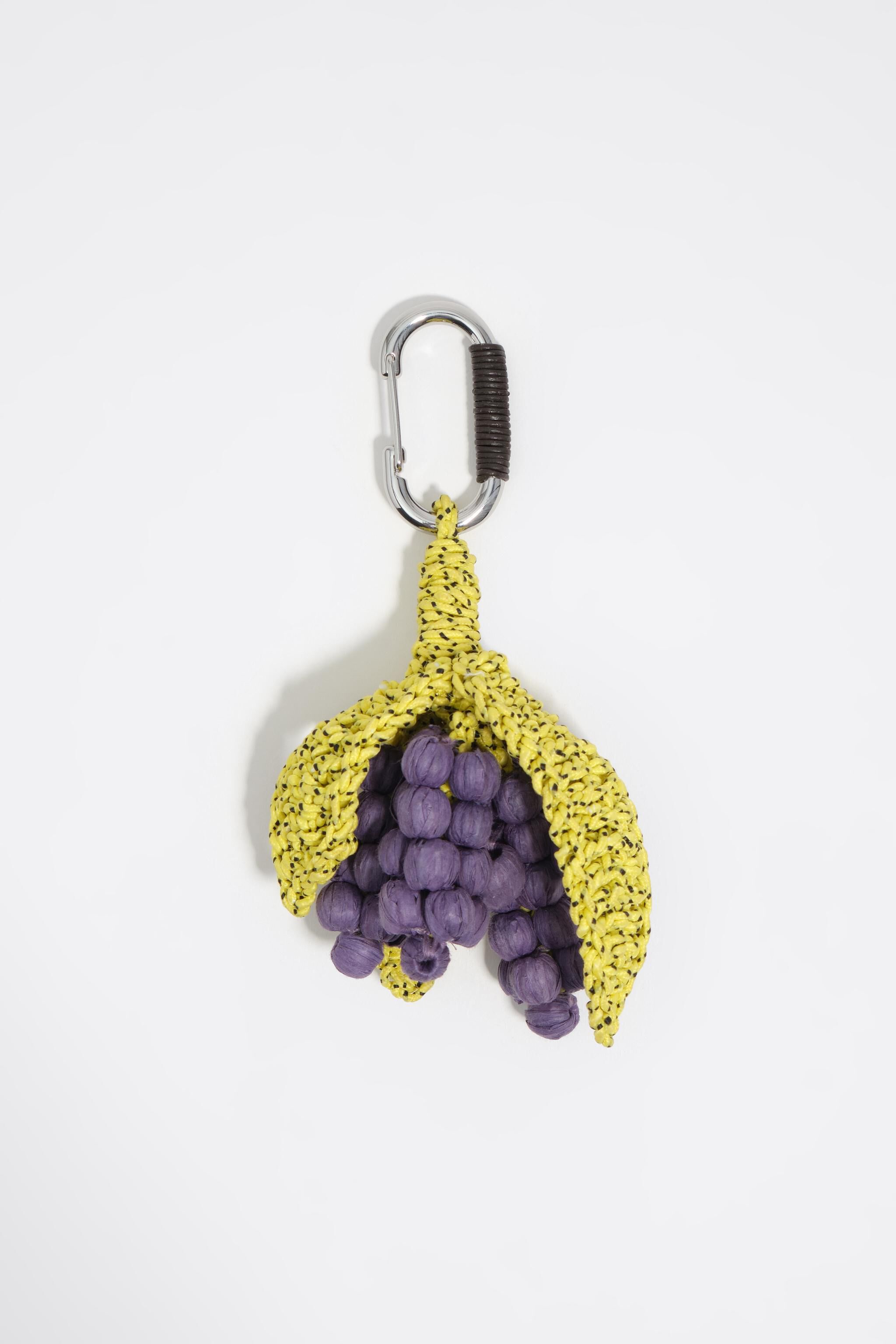 Raffia-effect key ring with grapes rope
