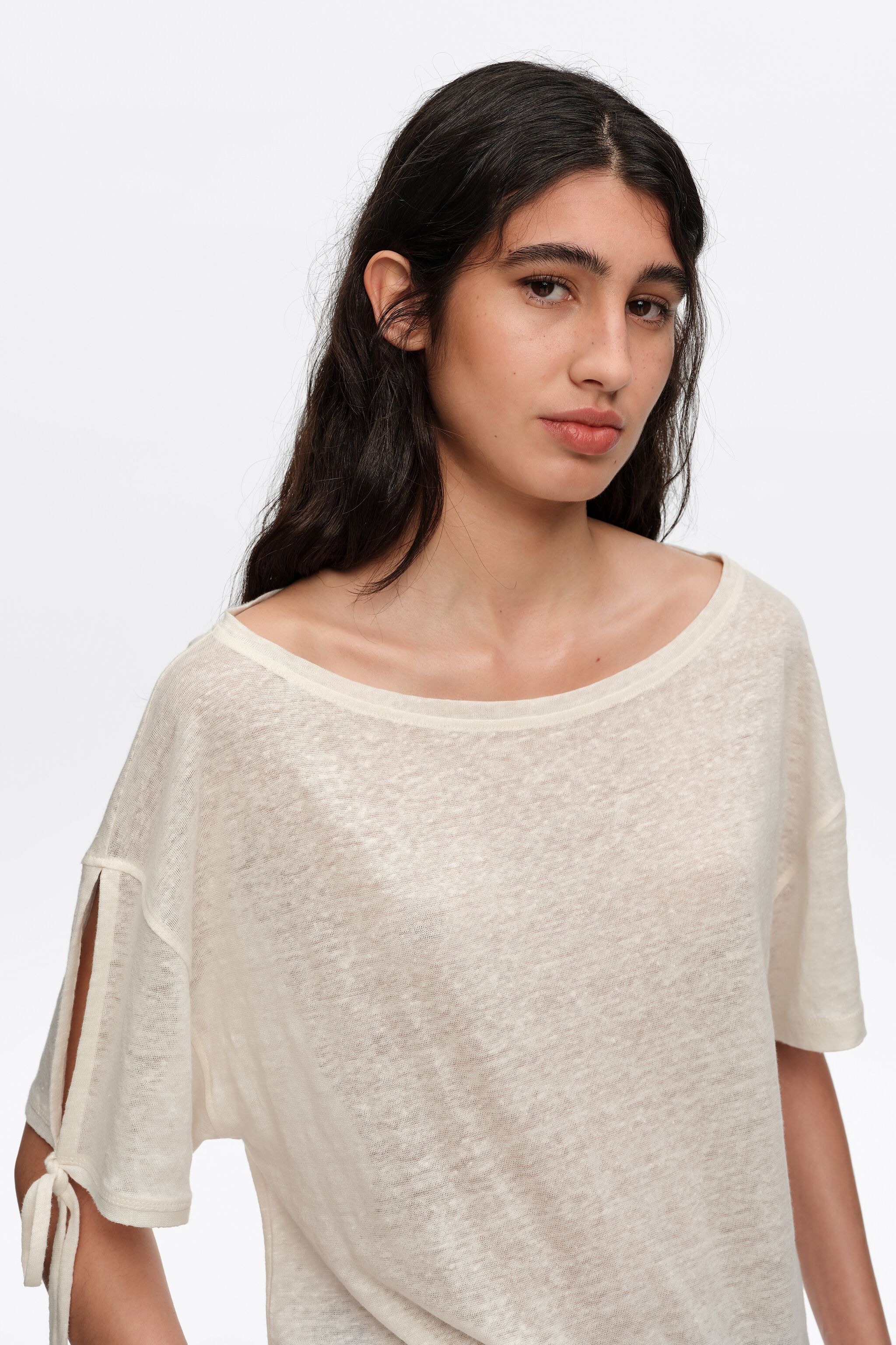 Ivory linen T-shirt with adjustable waist